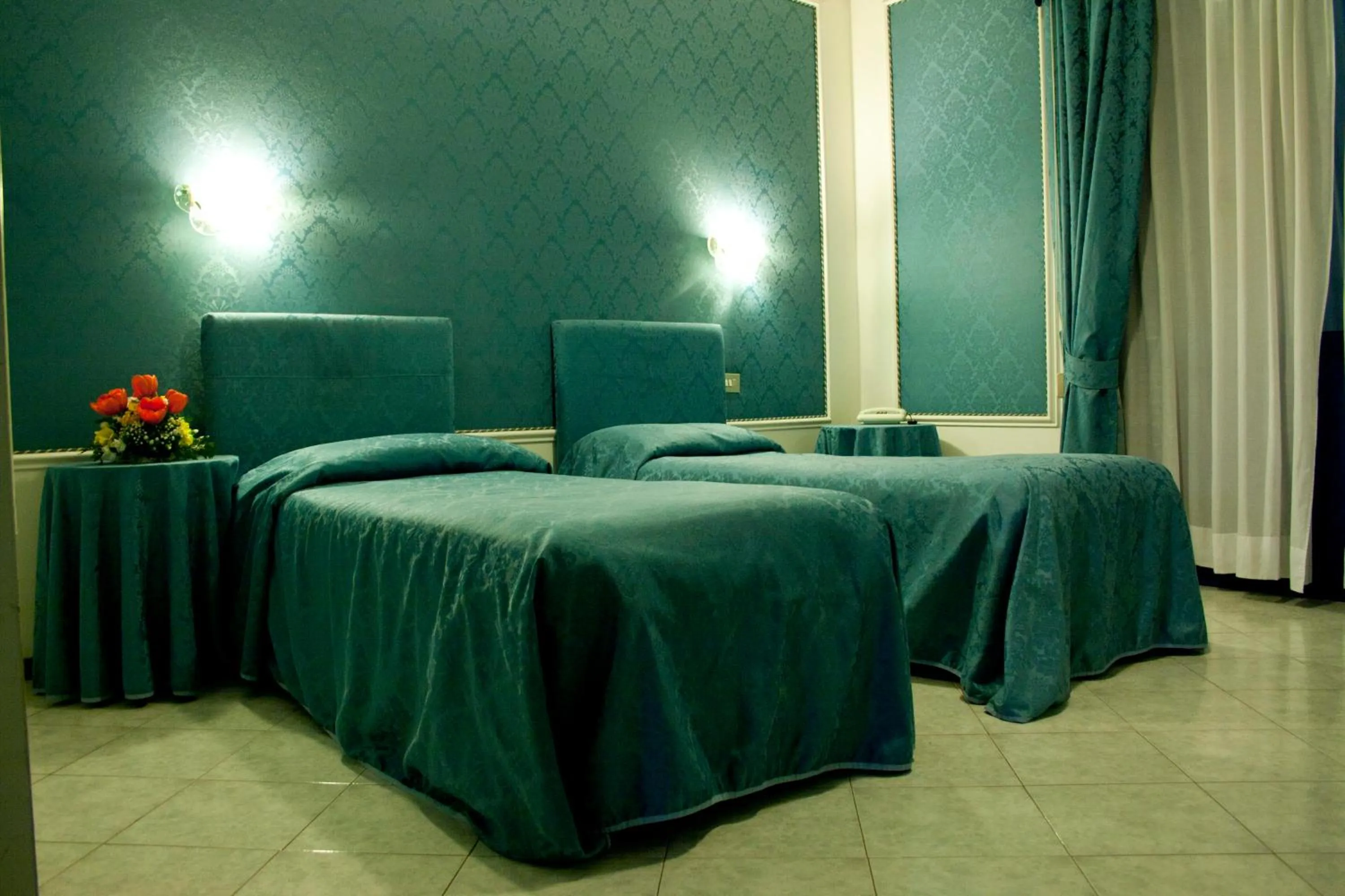 Photo of the whole room, Bed in Hotel Michelangelo