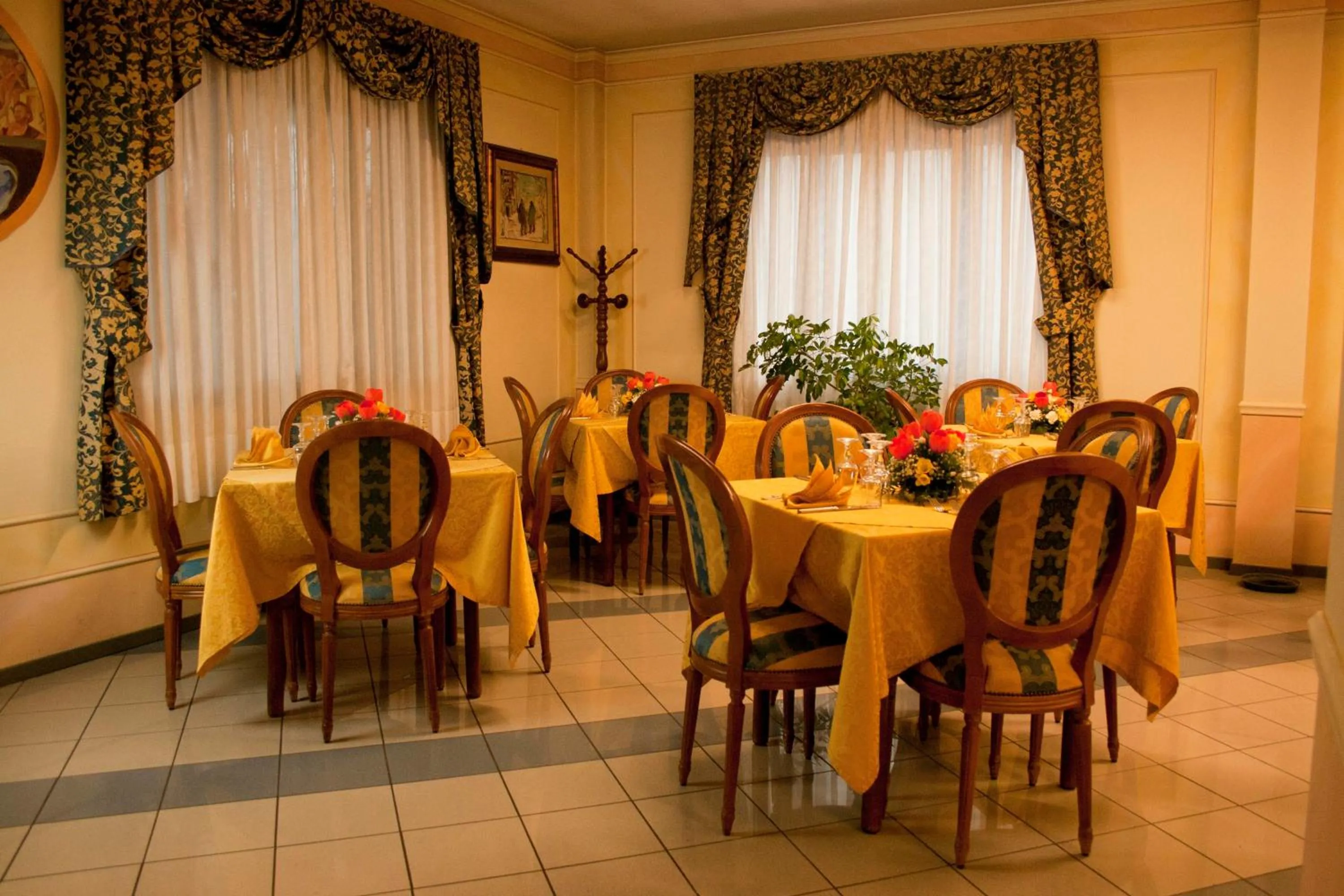 Restaurant/places to eat in Hotel Michelangelo