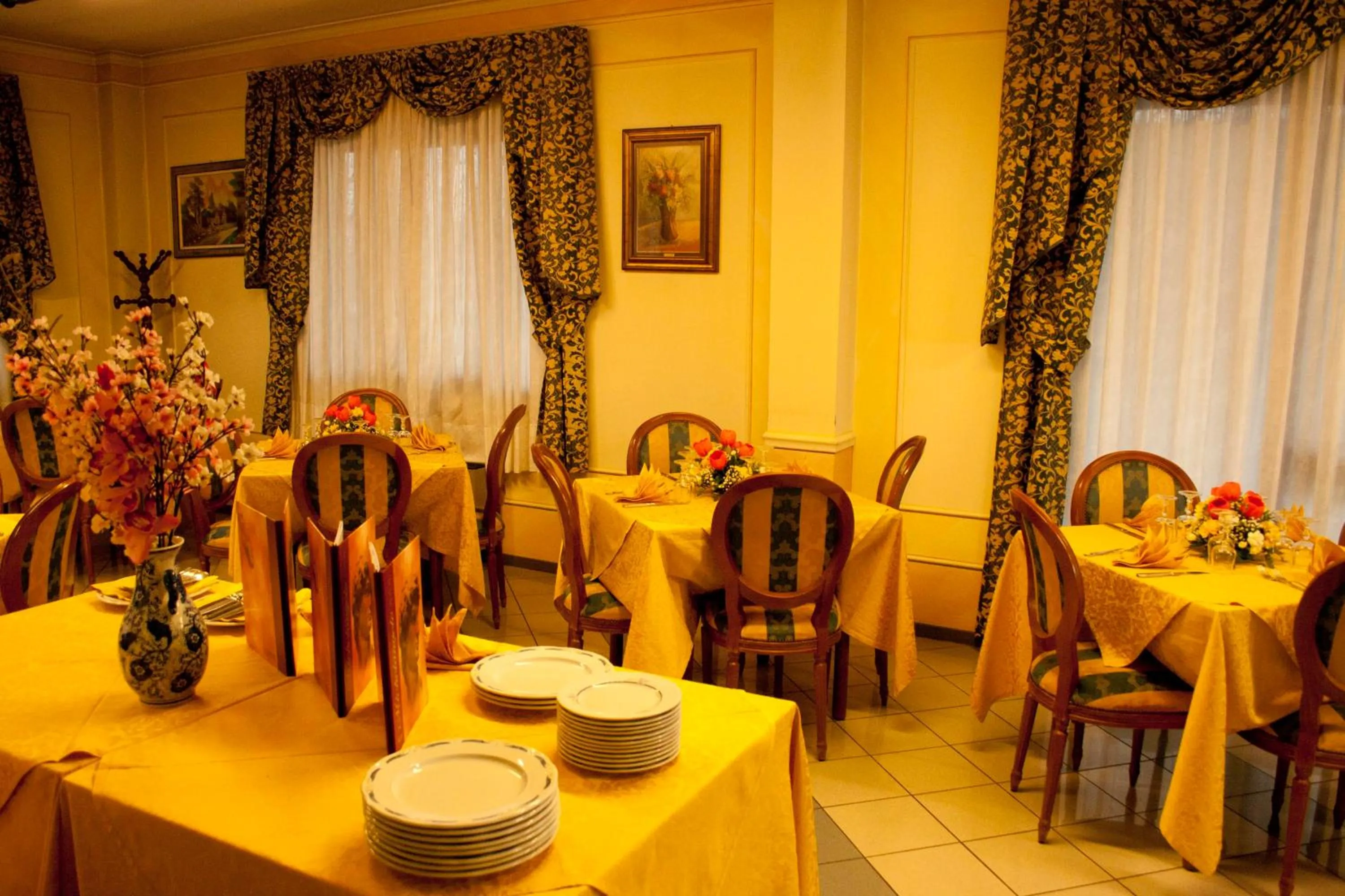 Restaurant/places to eat in Hotel Michelangelo