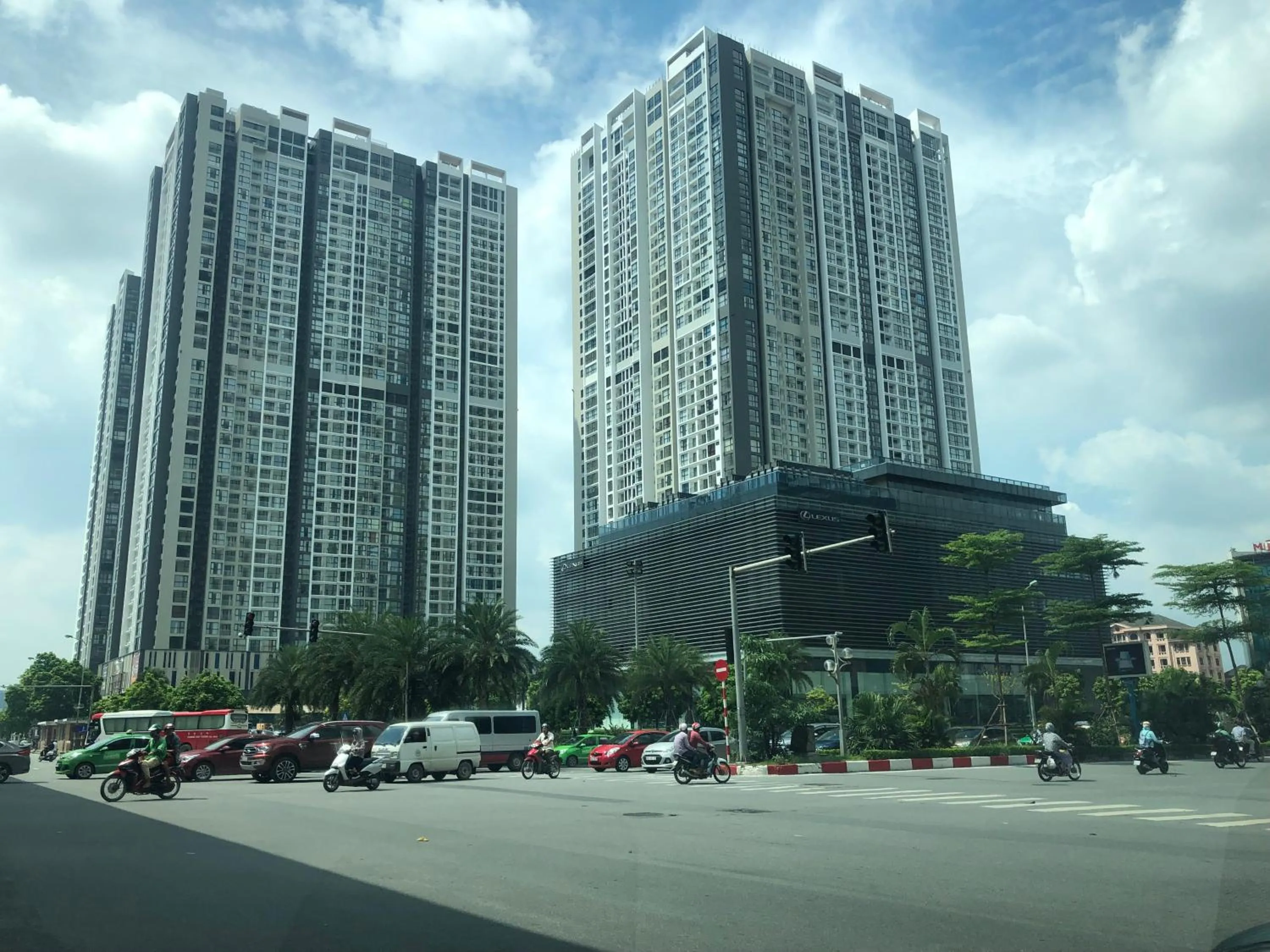 Street view in Luxury Condotel 2BR Vinhomes Skylake Keangnam - Netflix free