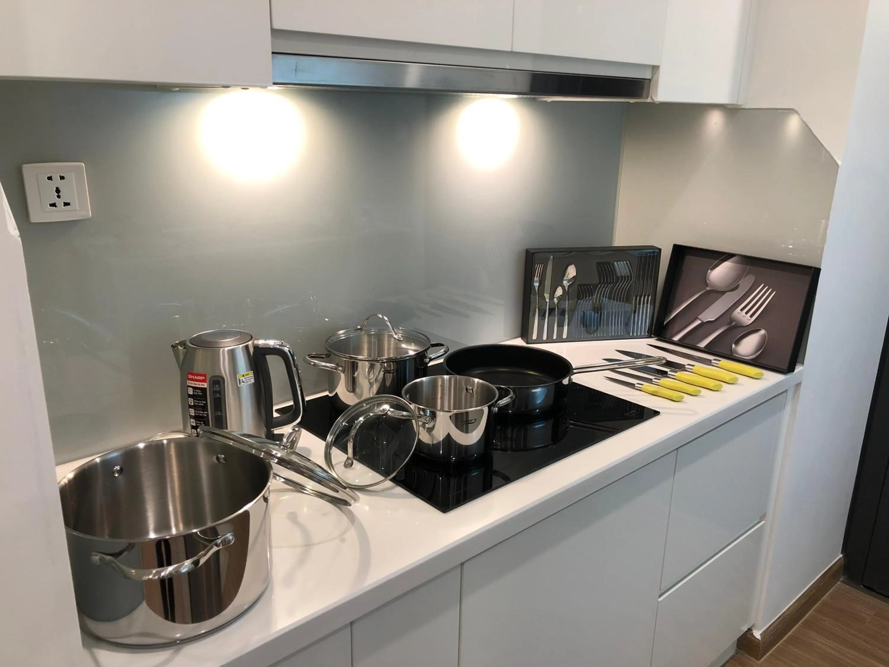 Kitchen or kitchenette in Luxury Condotel 2BR Vinhomes Skylake Keangnam - Netflix free