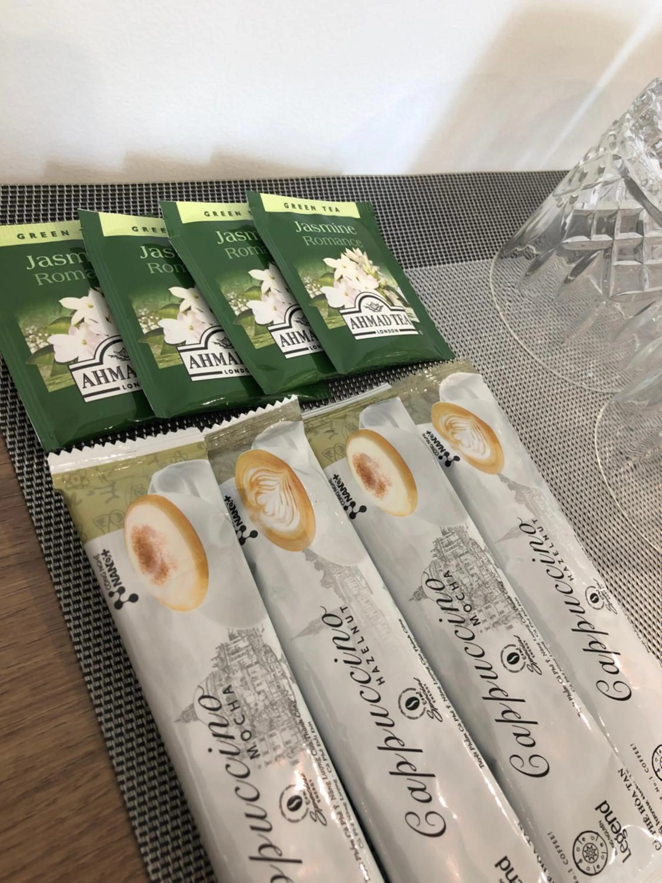 Coffee/tea facilities in Luxury Condotel 2BR Vinhomes Skylake Keangnam - Netflix free