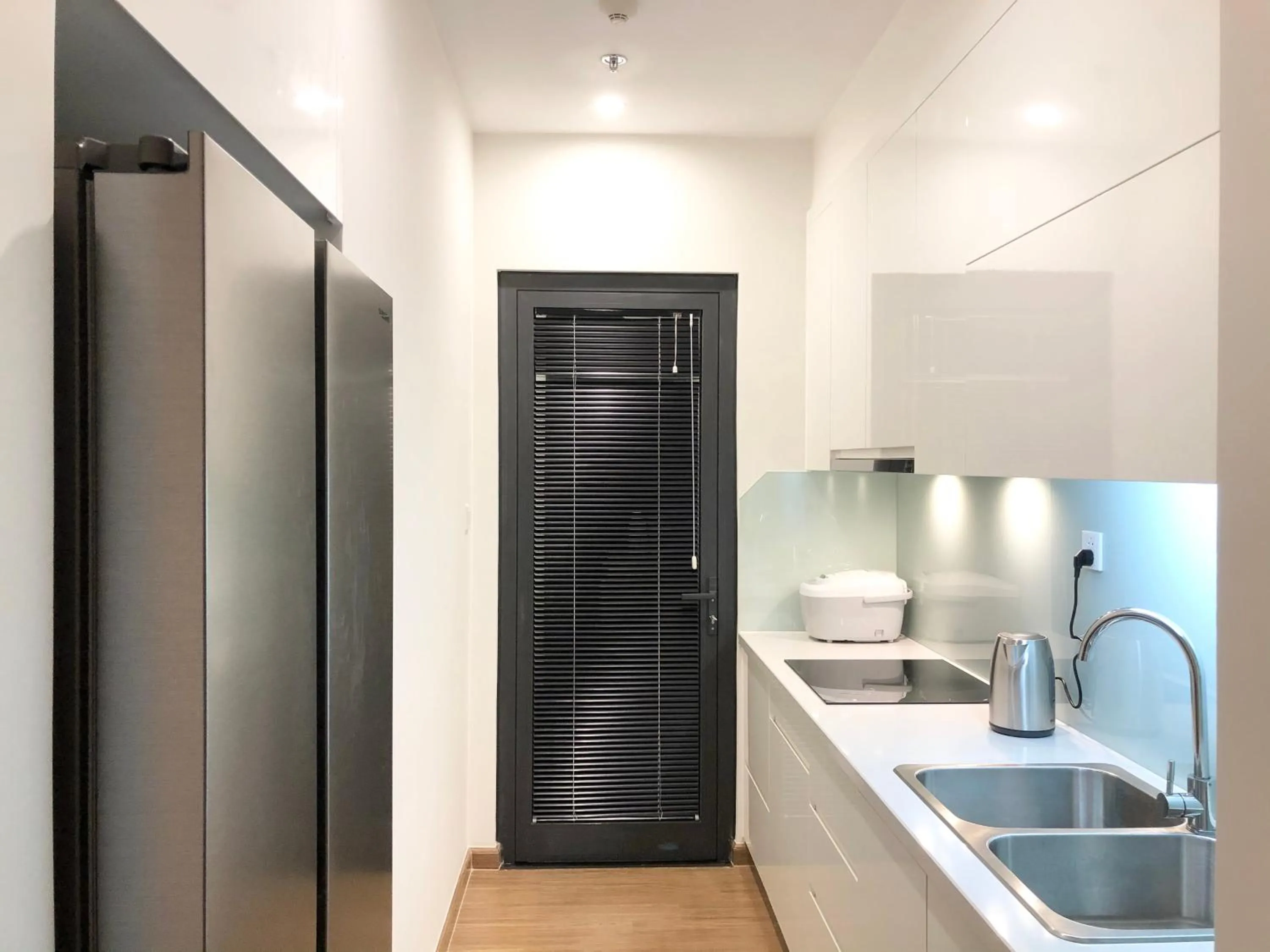 Kitchen or kitchenette in Luxury Condotel 2BR Vinhomes Skylake Keangnam - Netflix free