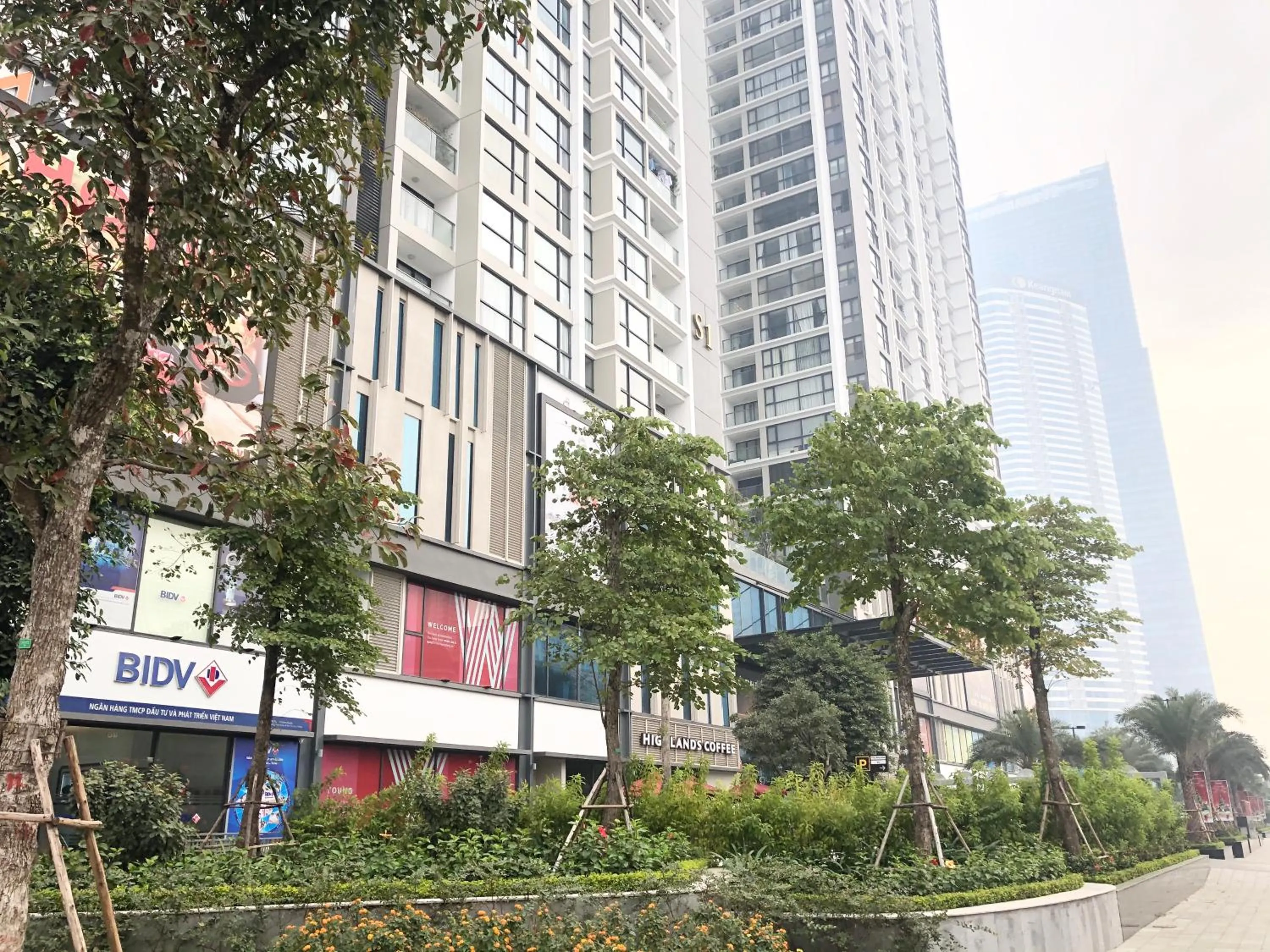 Nearby landmark in Luxury Condotel 2BR Vinhomes Skylake Keangnam - Netflix free