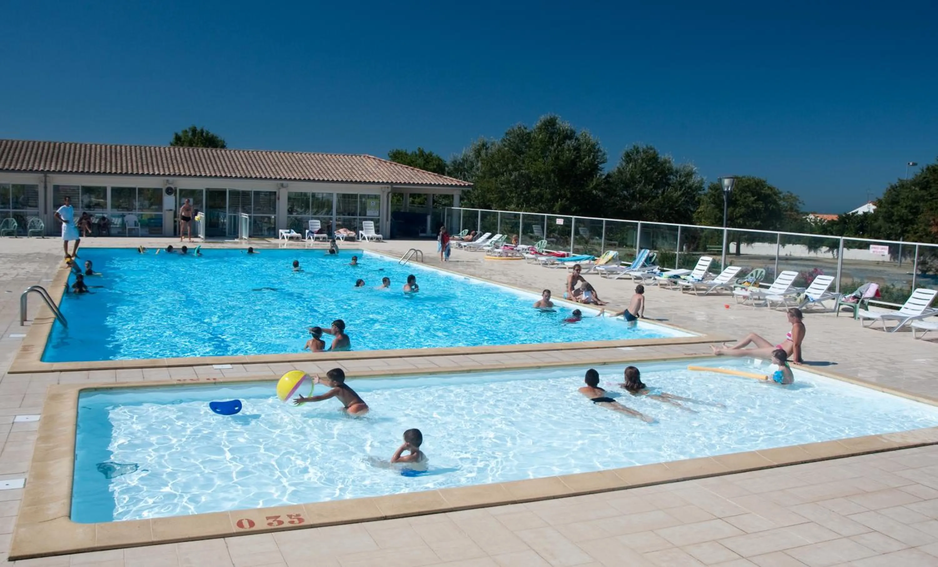 Swimming pool in Azureva Fouras