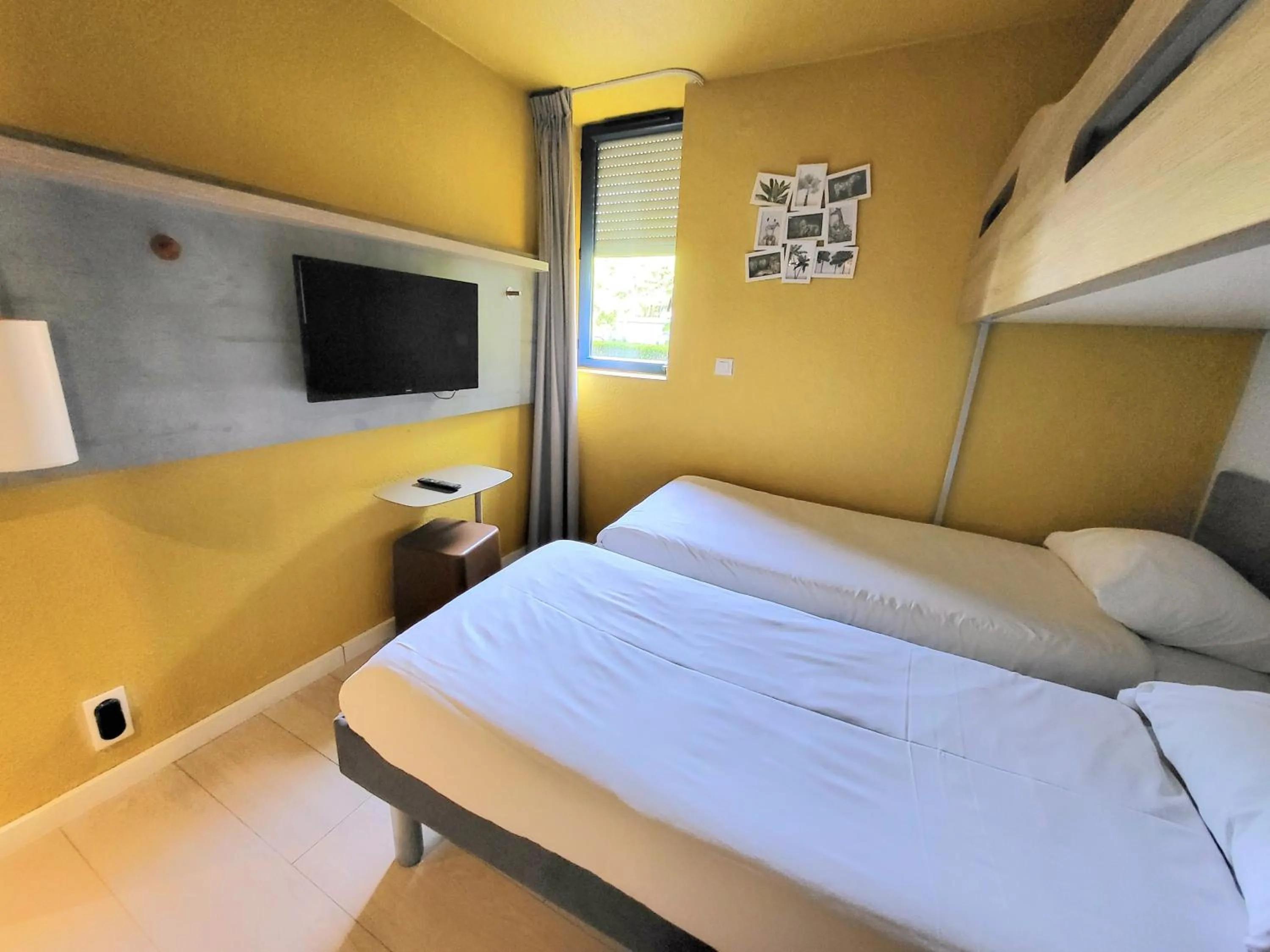 Photo of the whole room, Bed in ibis budget Marne La Vallée Noisy Le Grand