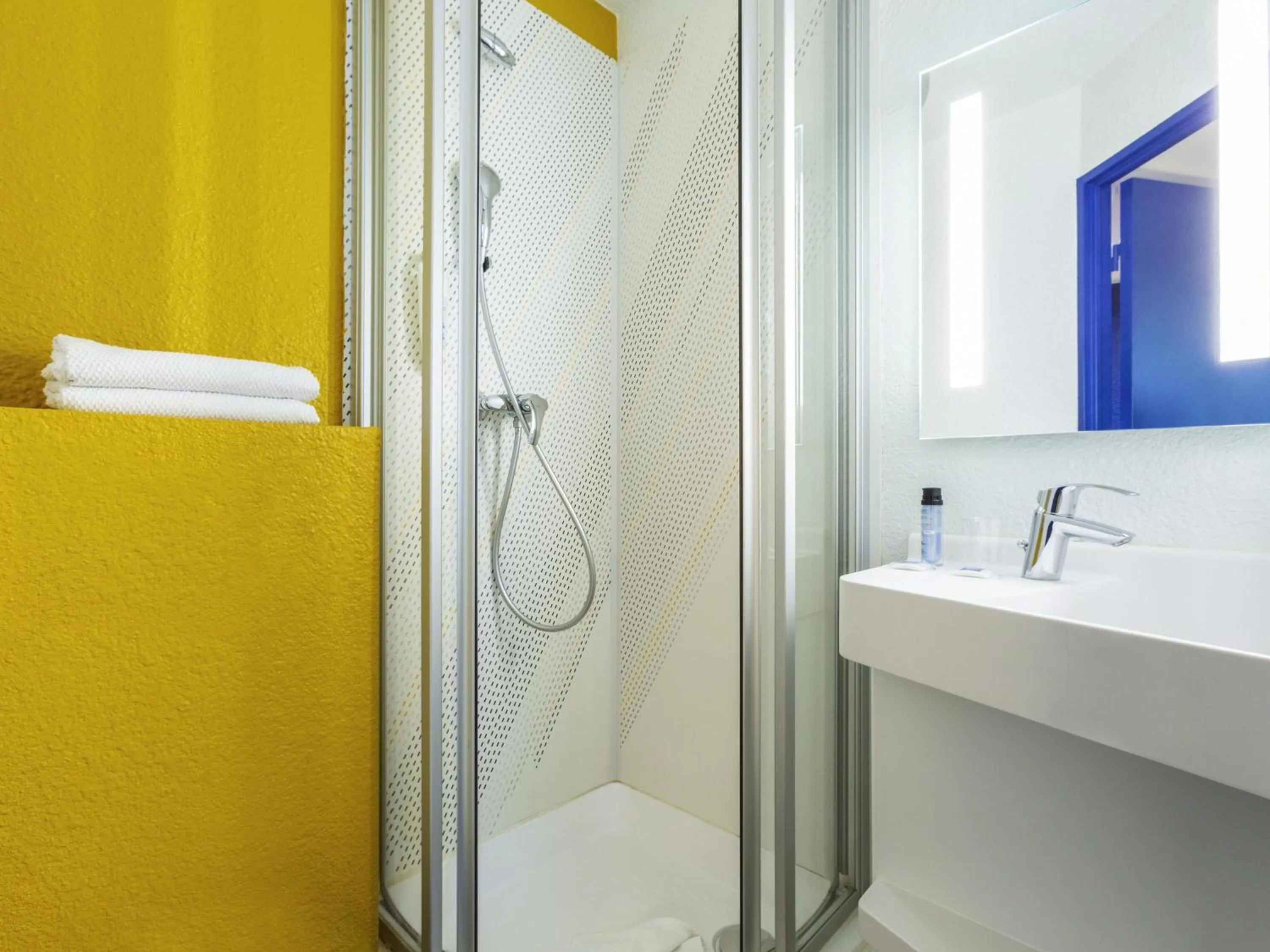 Bedroom in ibis budget Marne La Vallée Noisy Le Grand