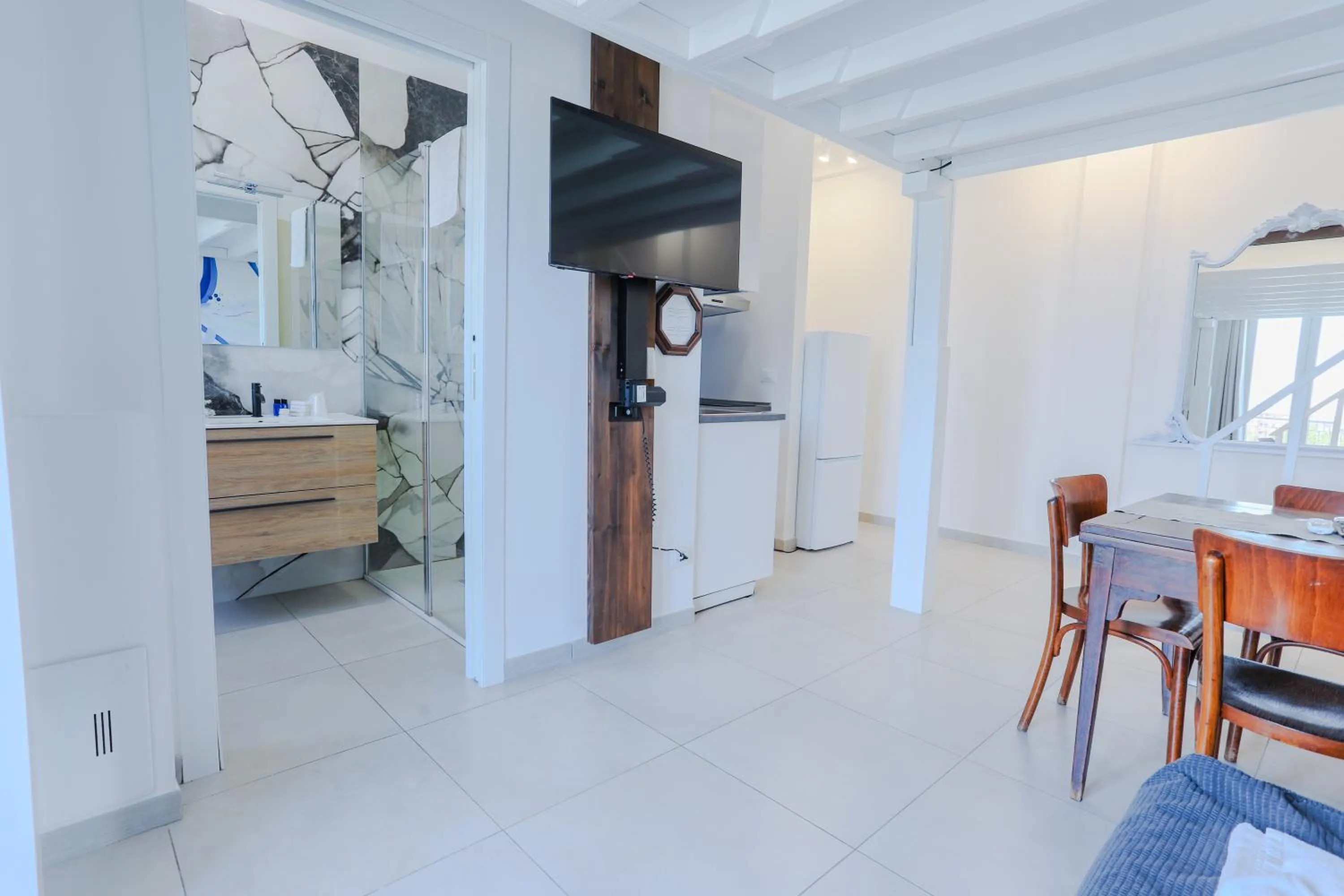 TV and multimedia in HOLABOLOGNA Luxury Rooms and Flats