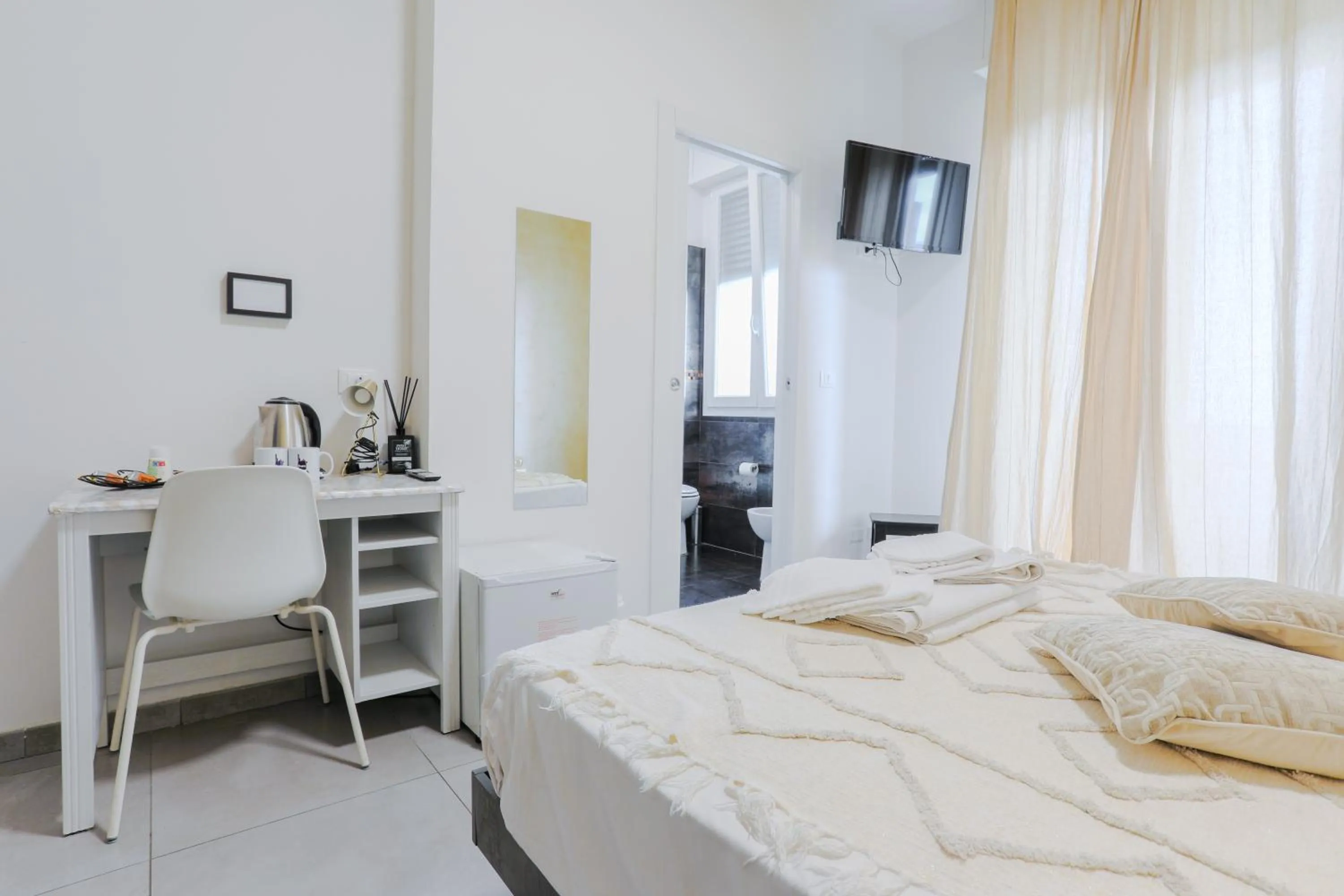 Bed in HOLABOLOGNA Luxury Rooms and Flats