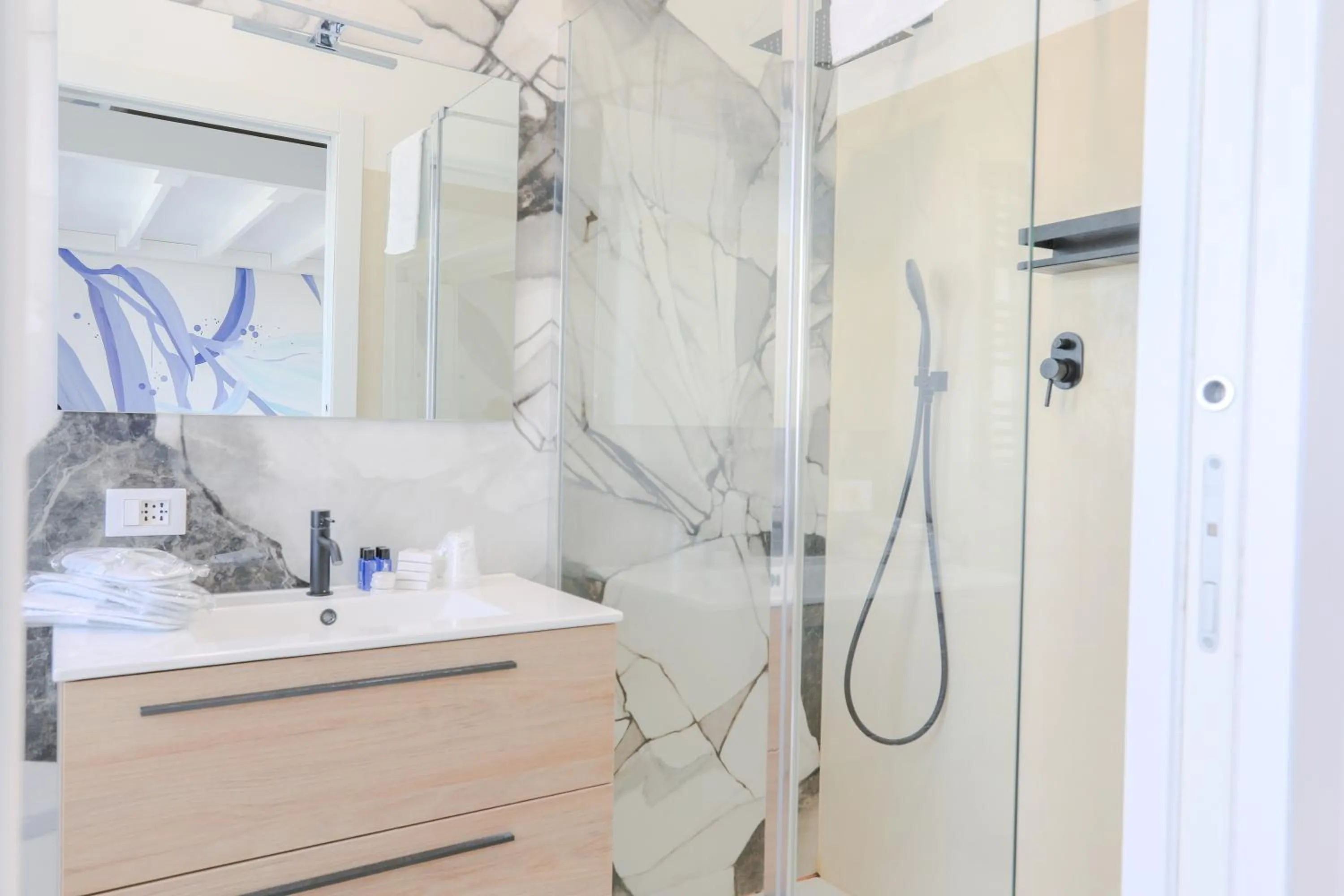 Shower in HOLABOLOGNA Luxury Rooms and Flats