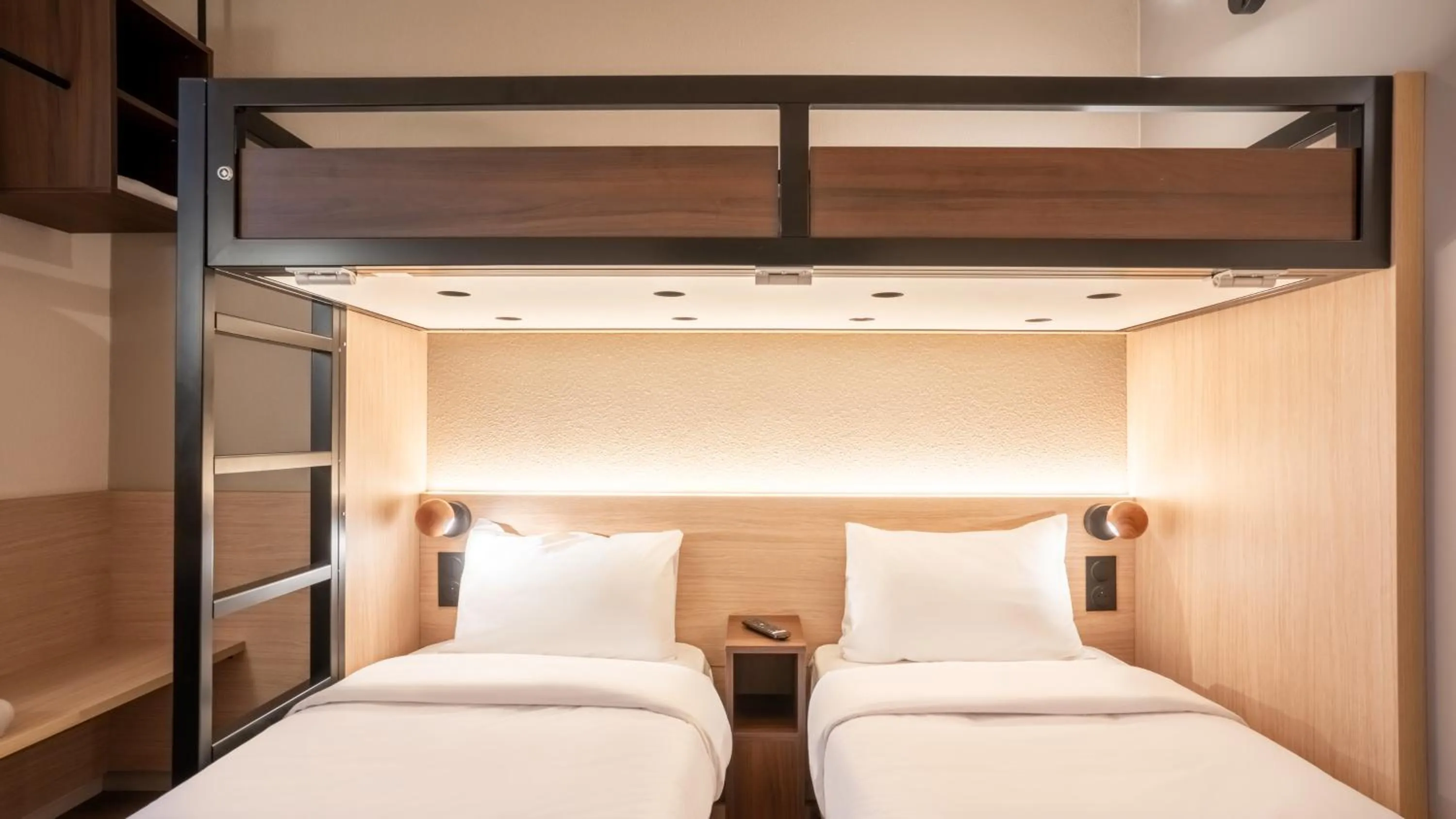 Bed in Premiere Classe Montreuil