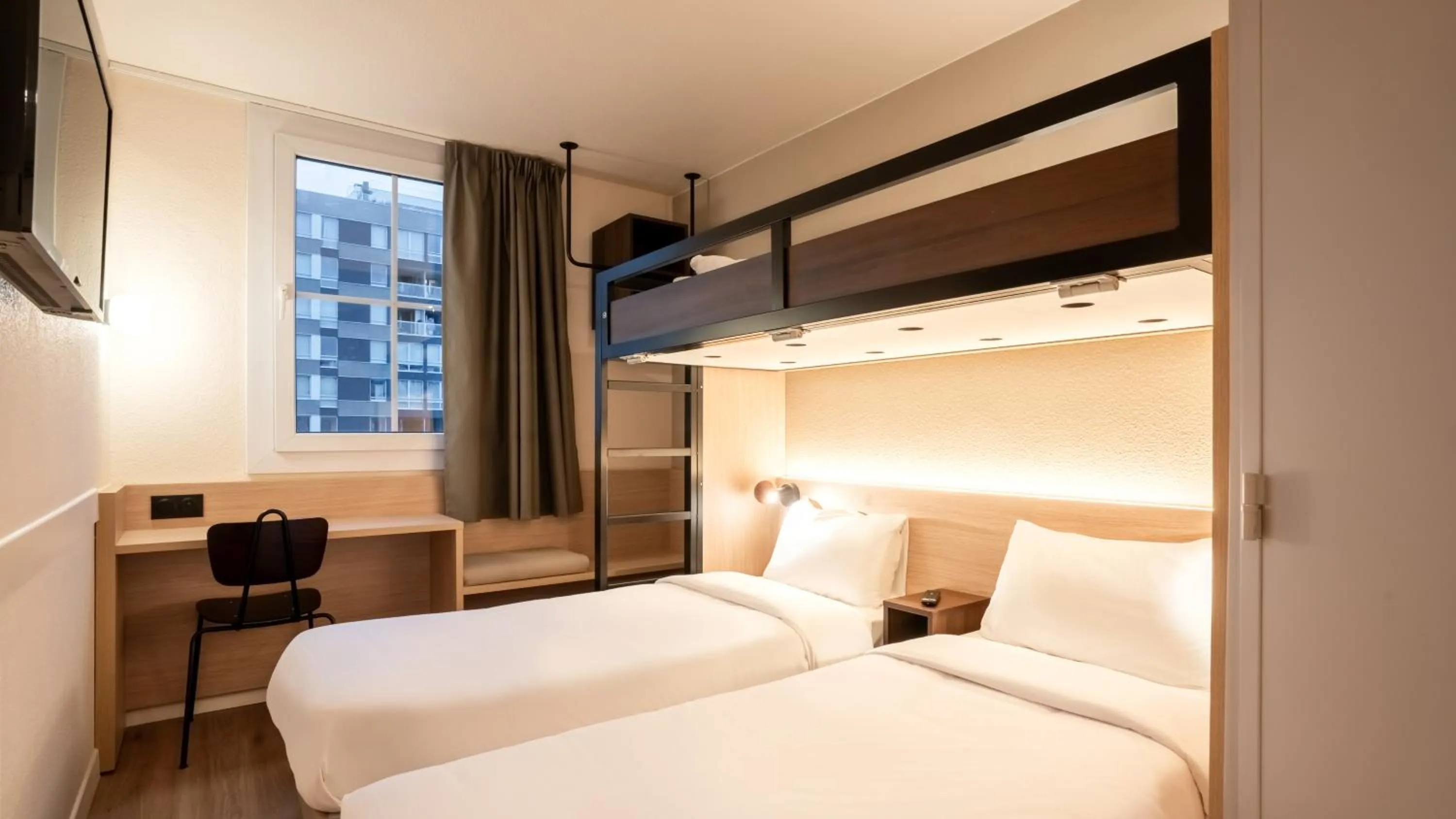 Bed in Premiere Classe Montreuil