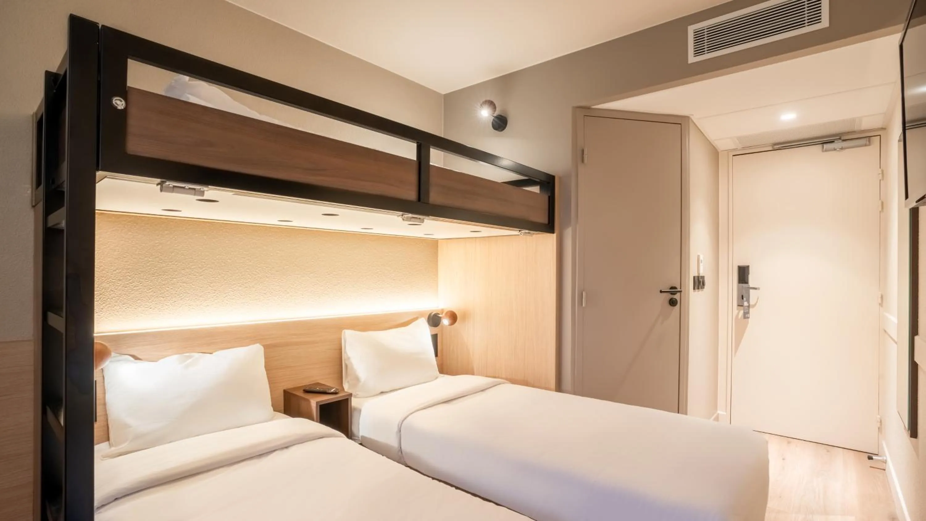 Bed in Premiere Classe Montreuil