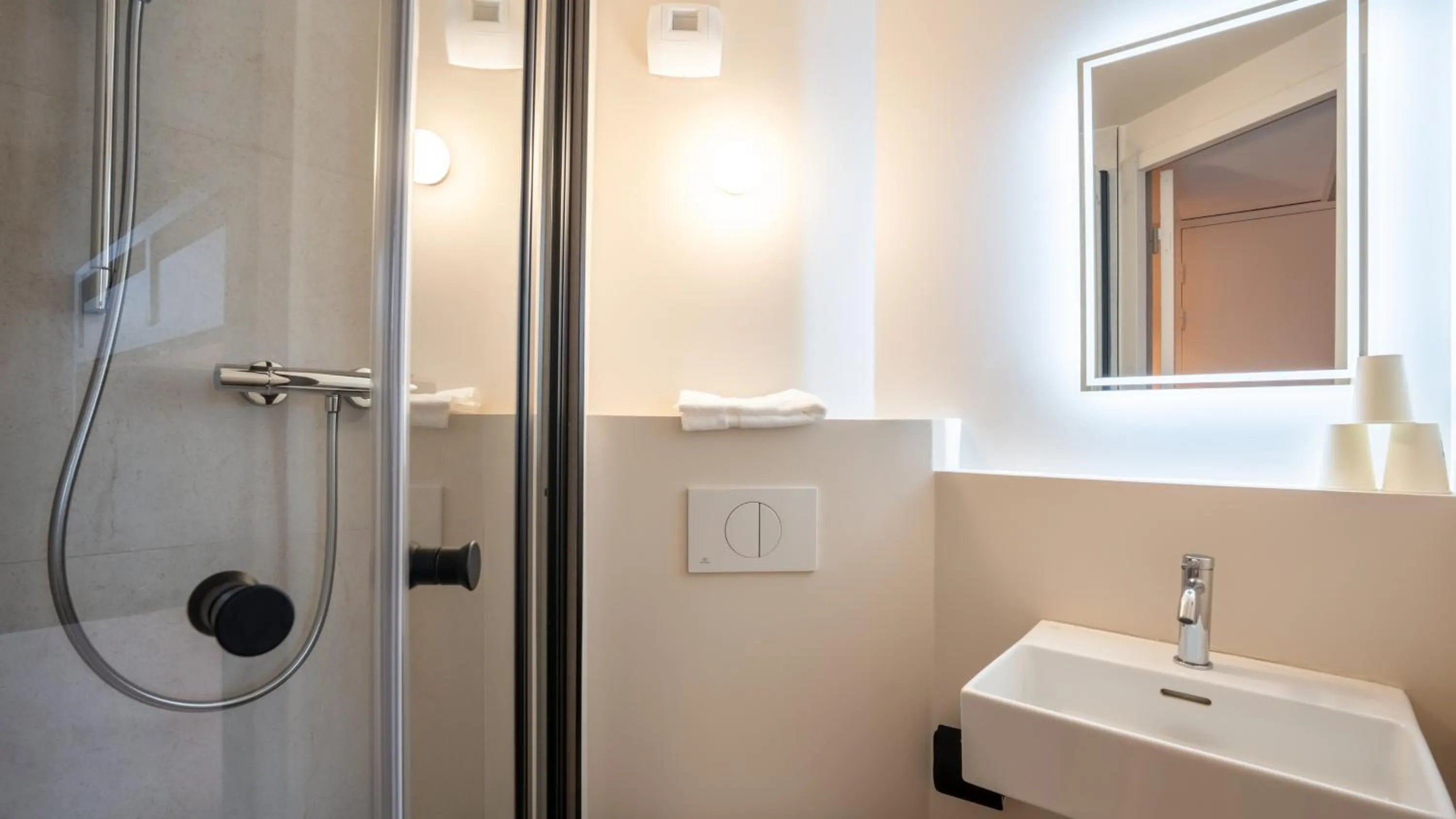 Shower in Premiere Classe Montreuil