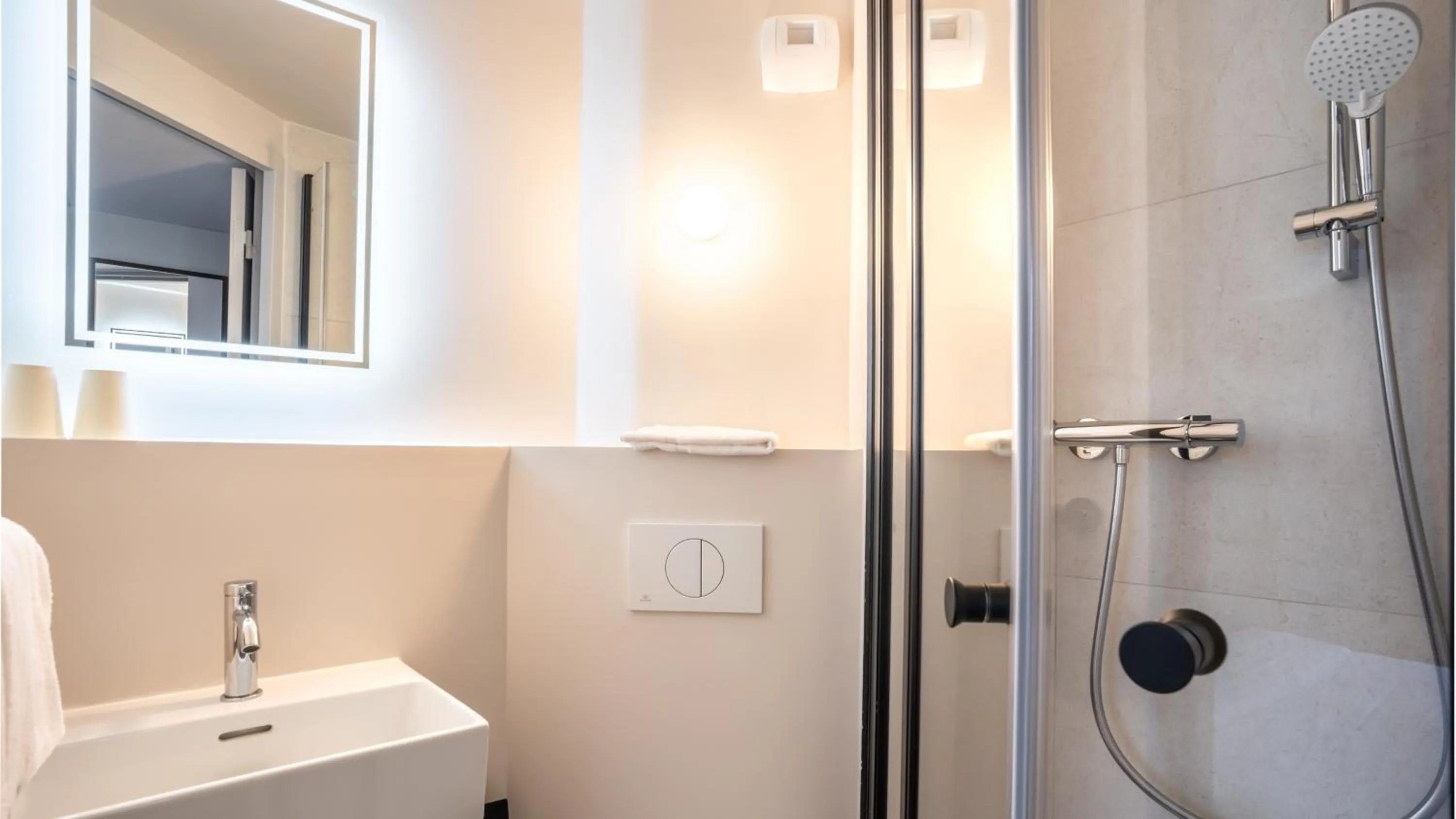 Shower in Premiere Classe Montreuil