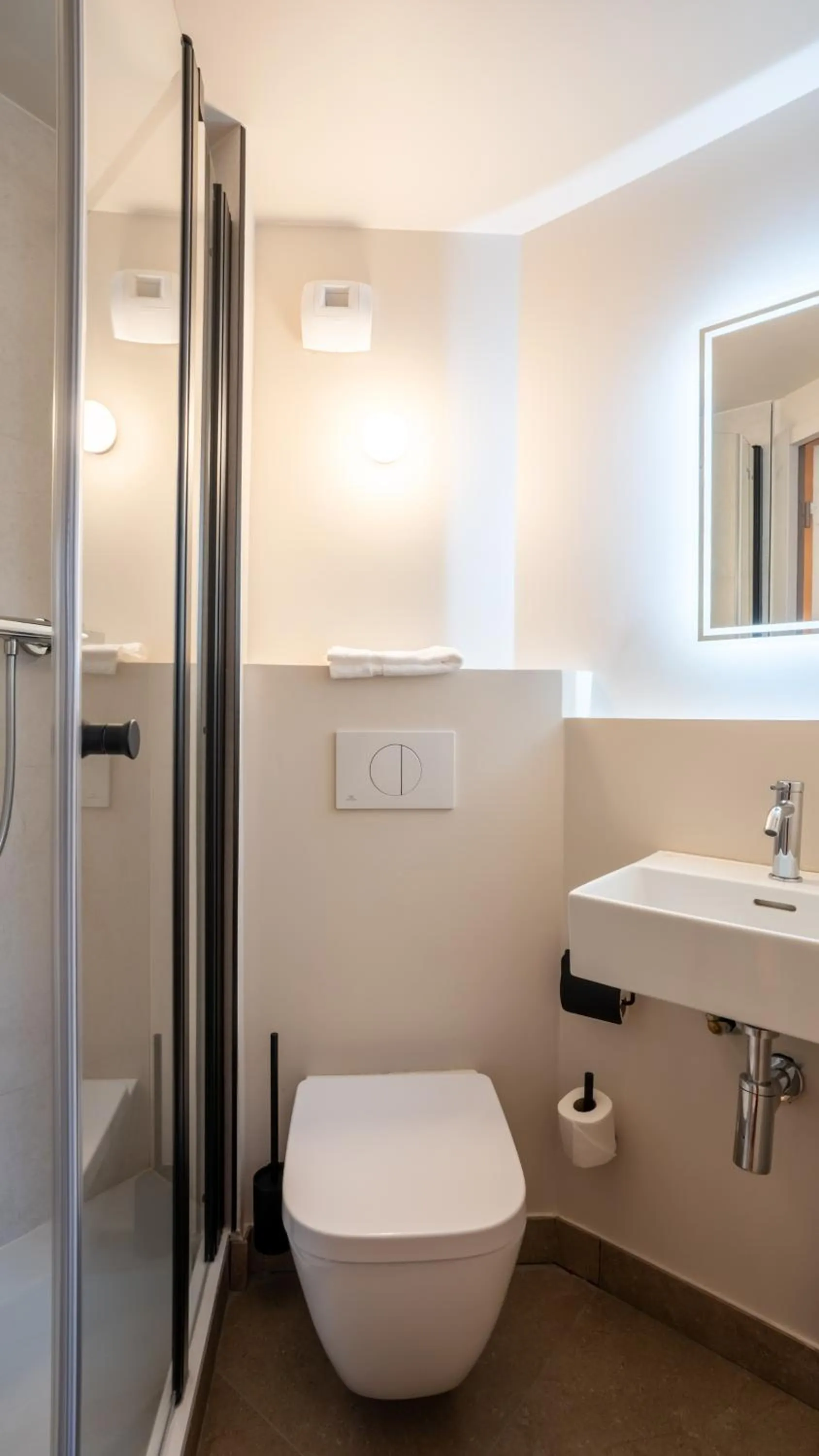 Shower in Premiere Classe Montreuil