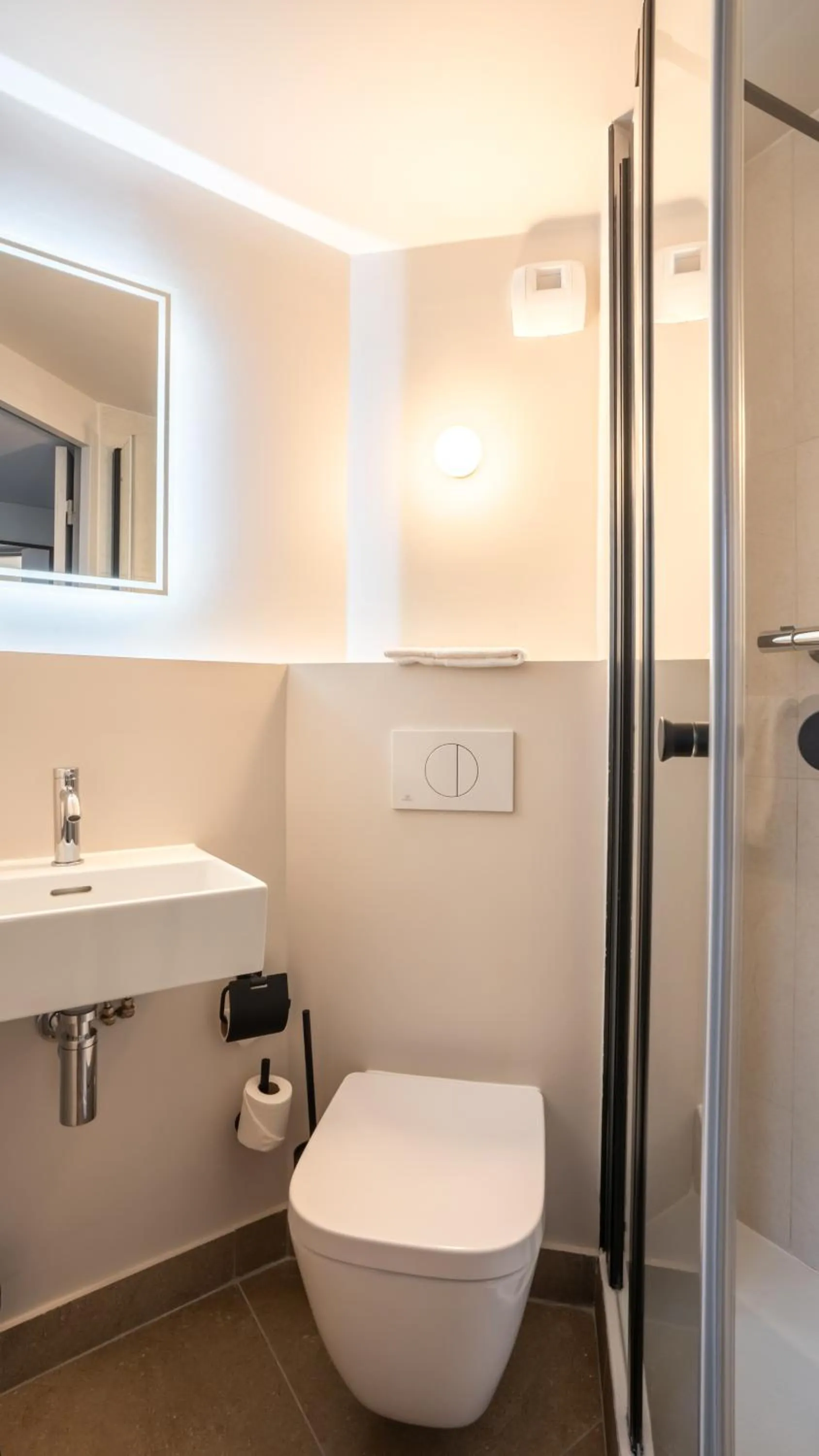 Shower in Premiere Classe Montreuil