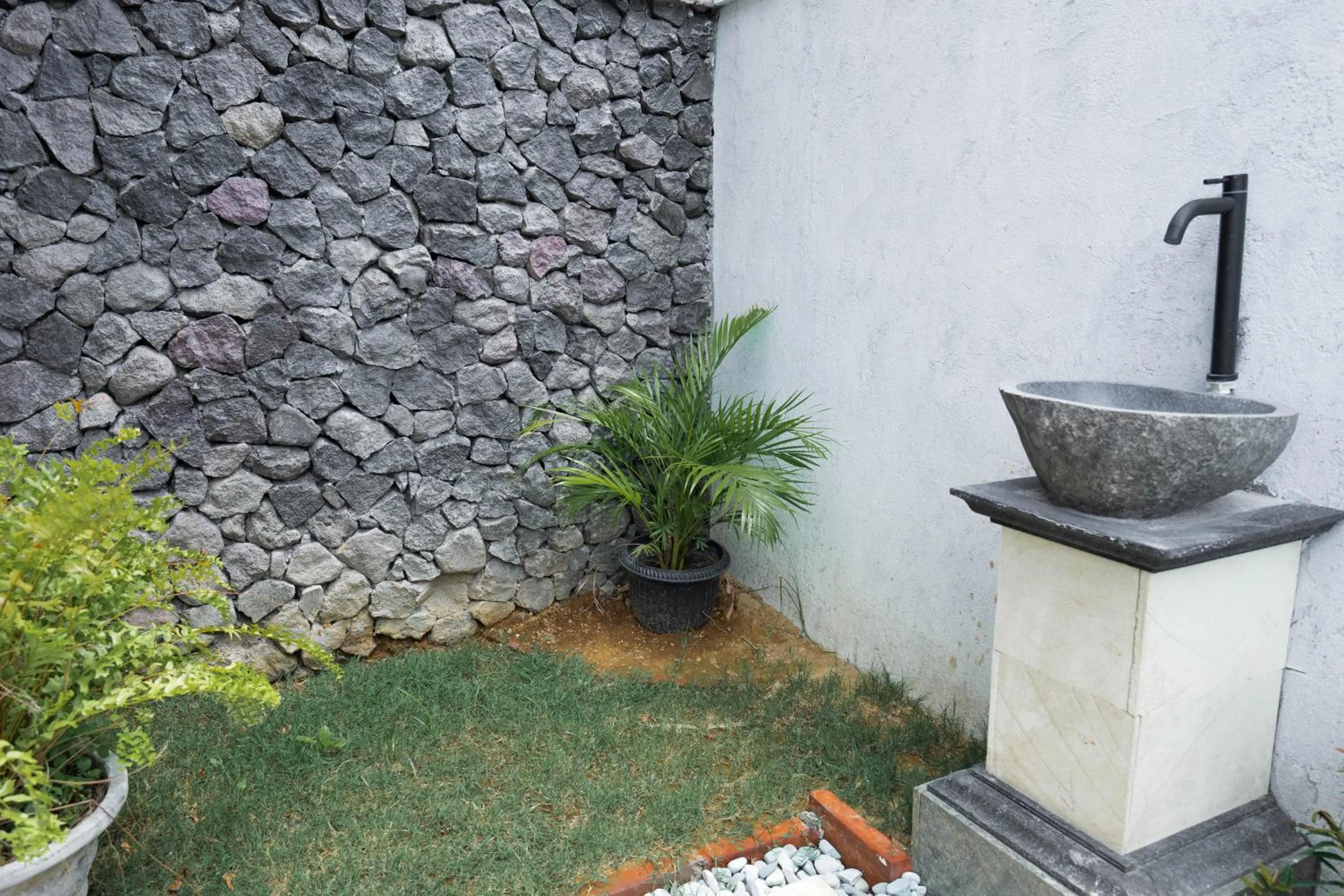 Garden view in Damar Sanjaya Uttama