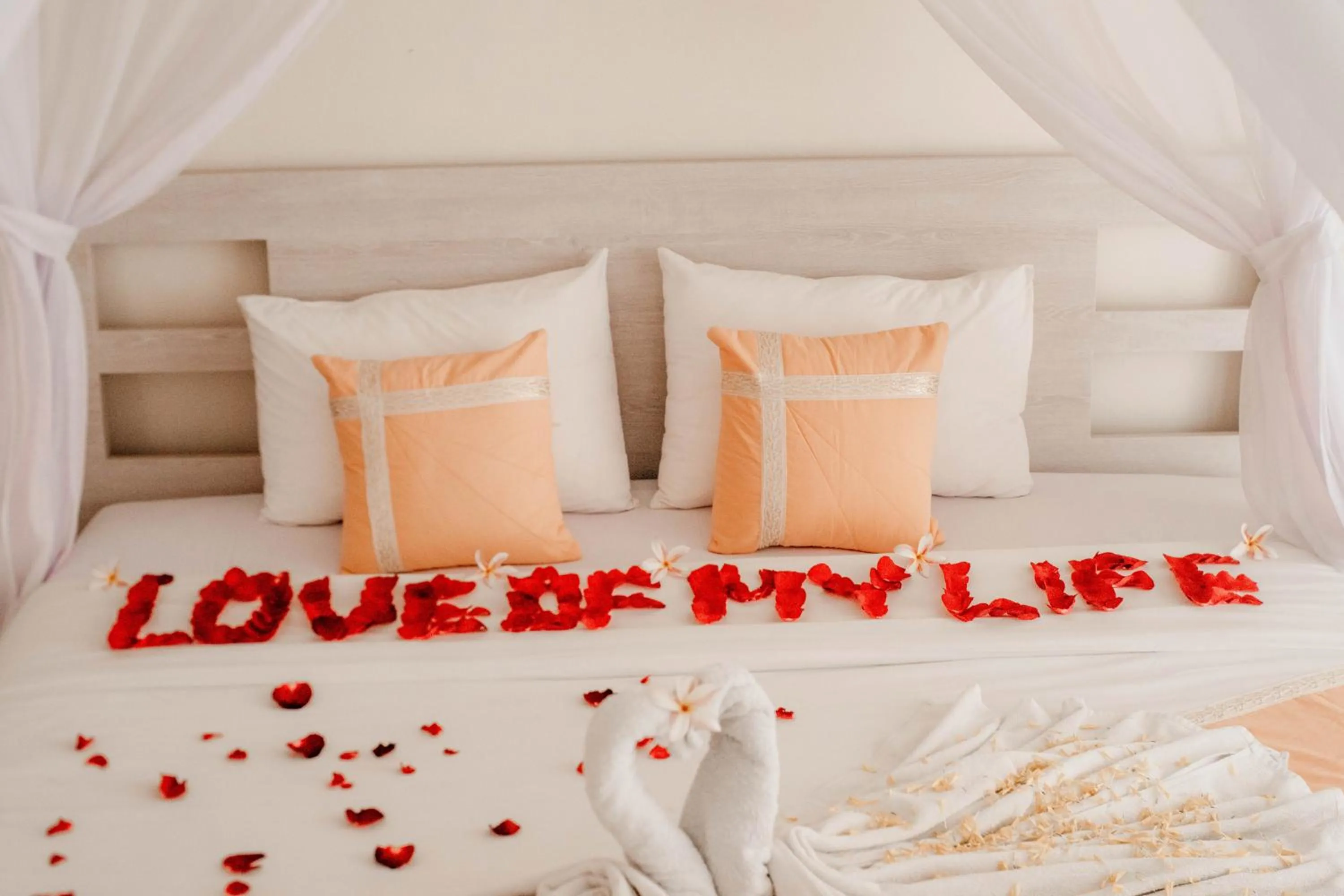 Decorative detail, Bed in Damar Sanjaya Uttama