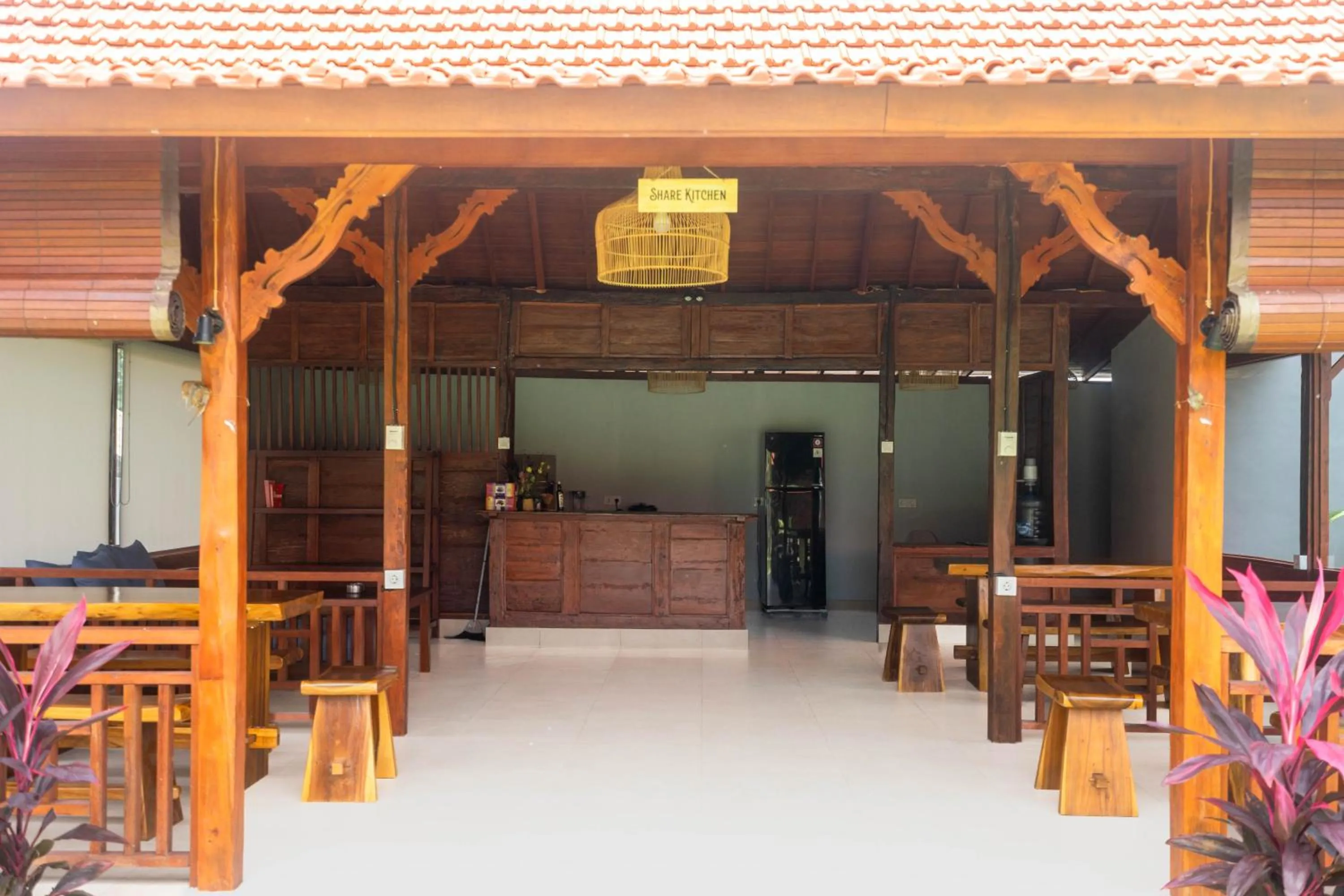 Restaurant/places to eat in Damar Sanjaya Uttama