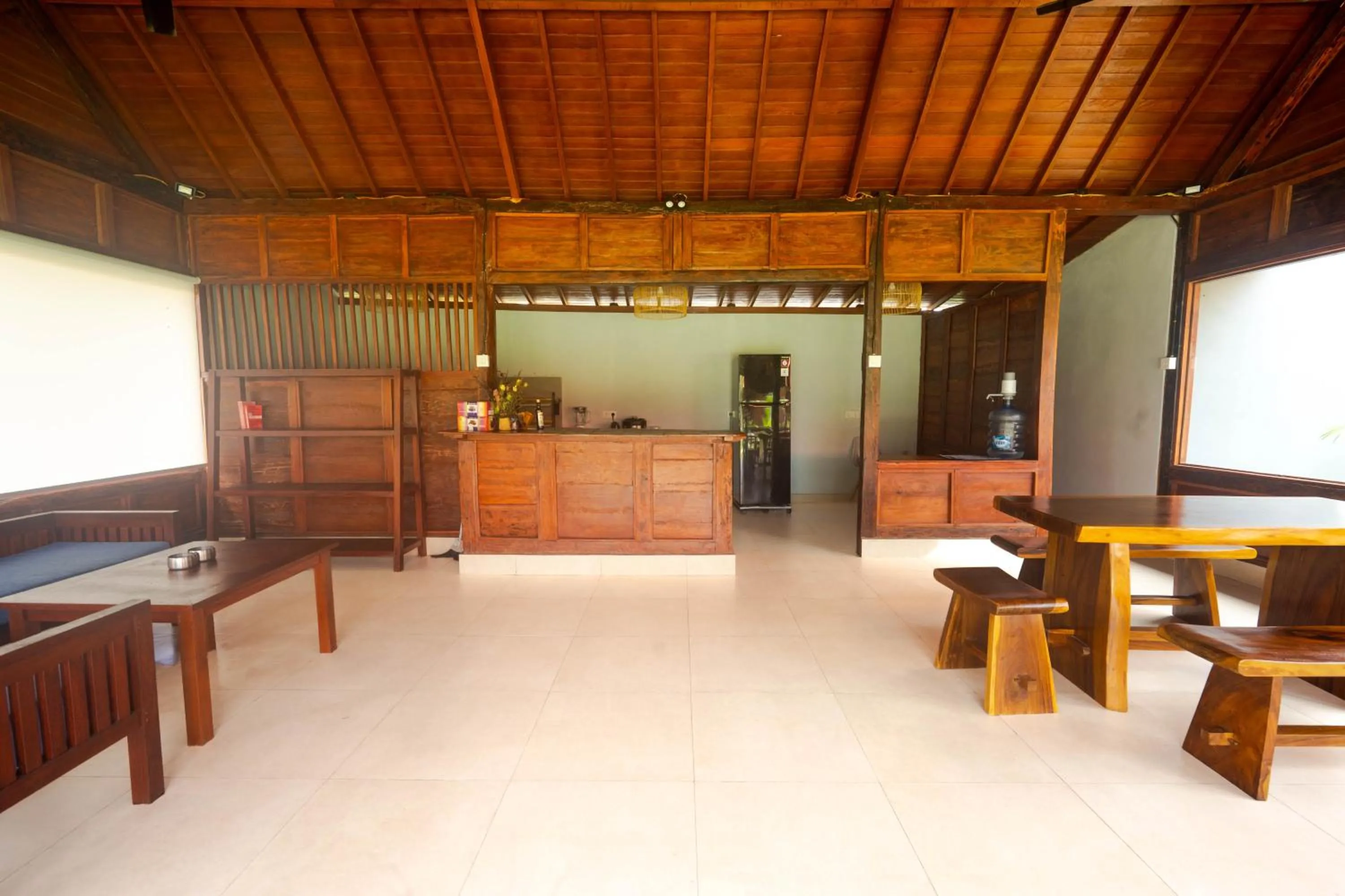 Restaurant/places to eat in Damar Sanjaya Uttama