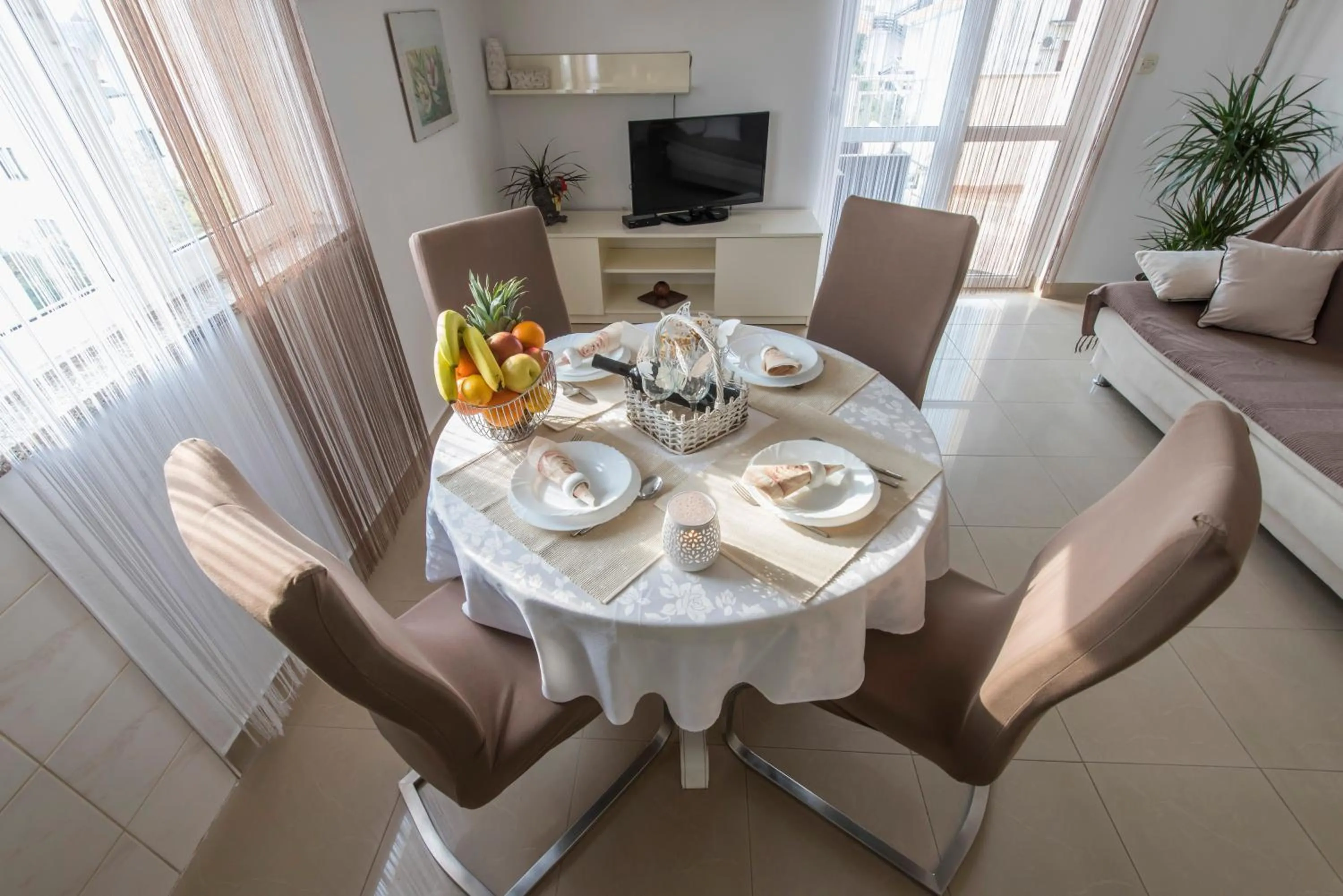 Dining area in Apartments Batur