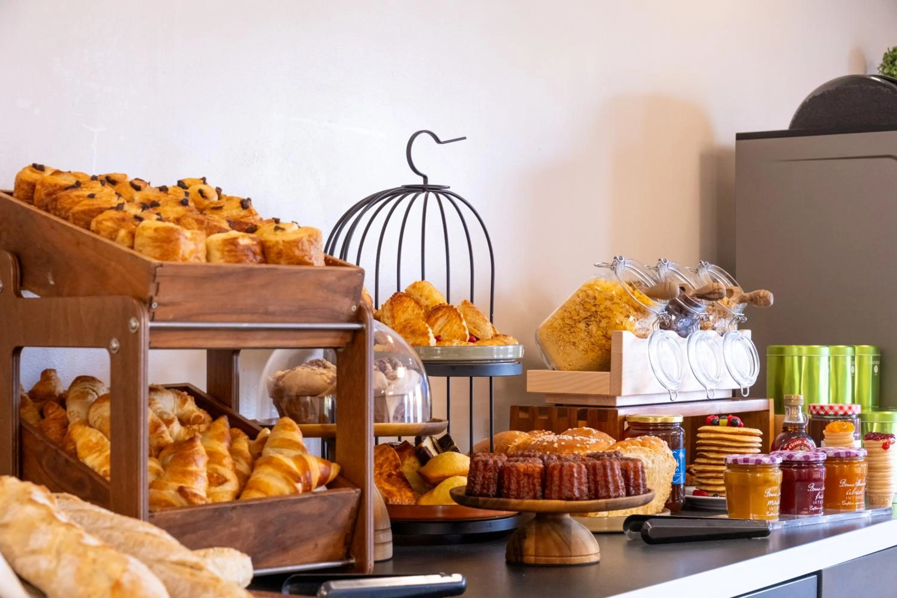 Breakfast in All Suites Appart Hôtel - Aéroport Paris-Orly Rungis