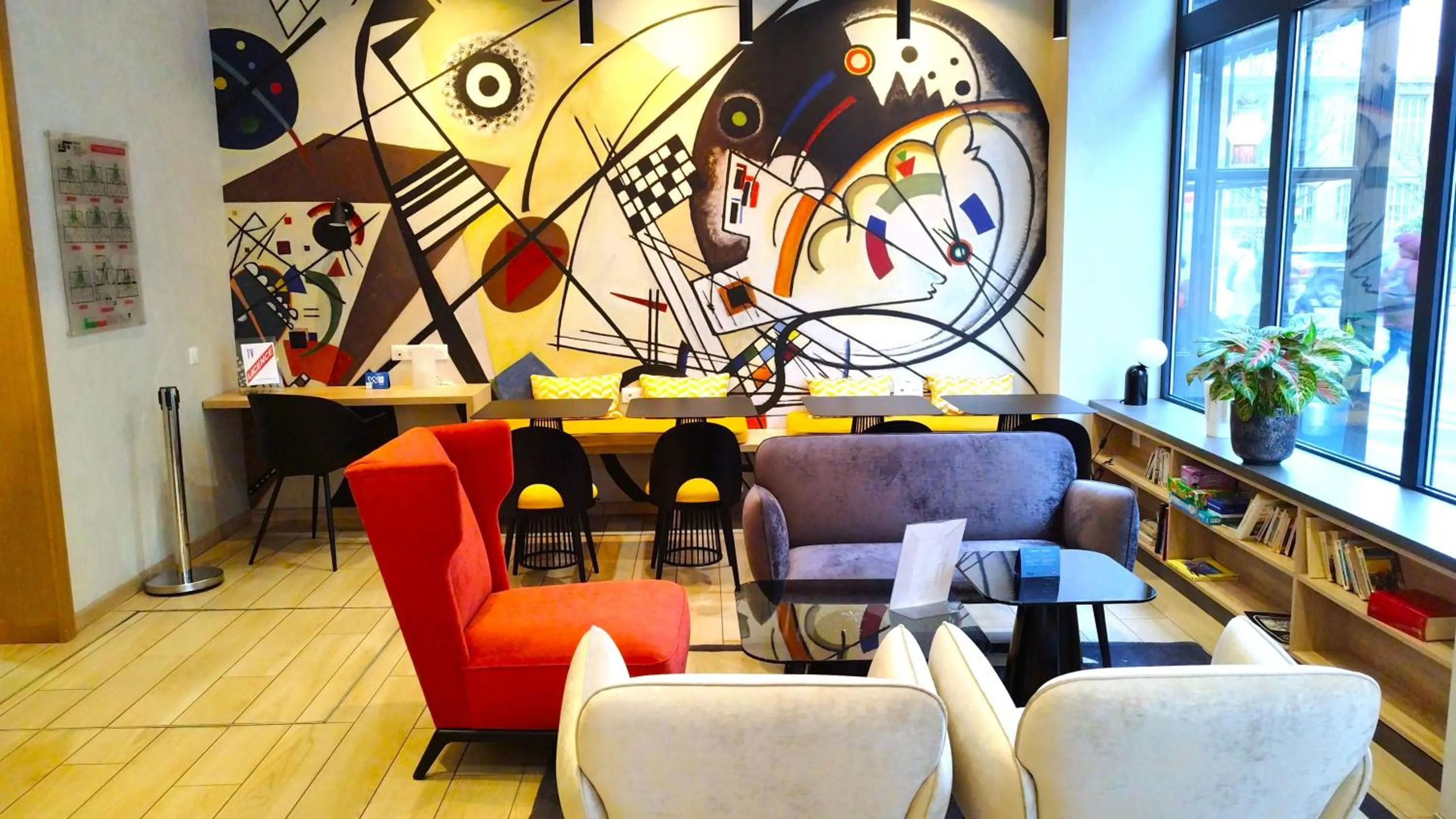 Lobby or reception in Avia Hôtel Saphir Montparnasse