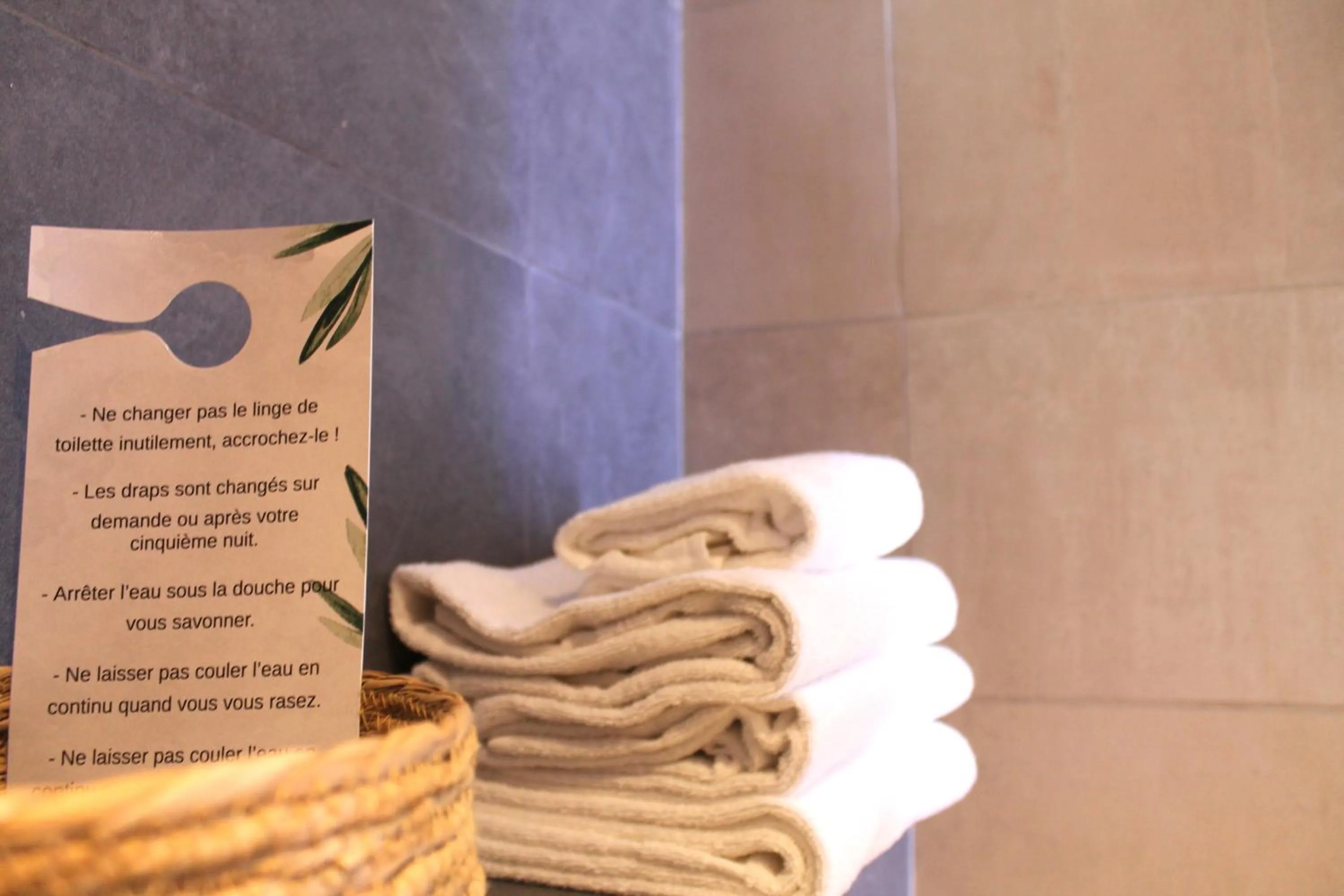 Bathroom in Avia Hôtel Saphir Montparnasse