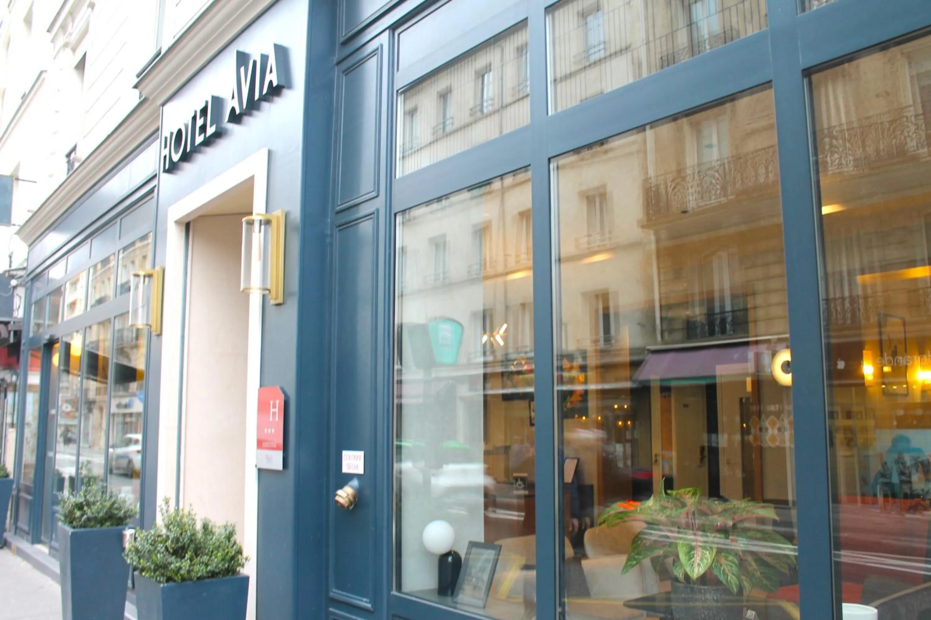 Facade/entrance in Avia Hôtel Saphir Montparnasse