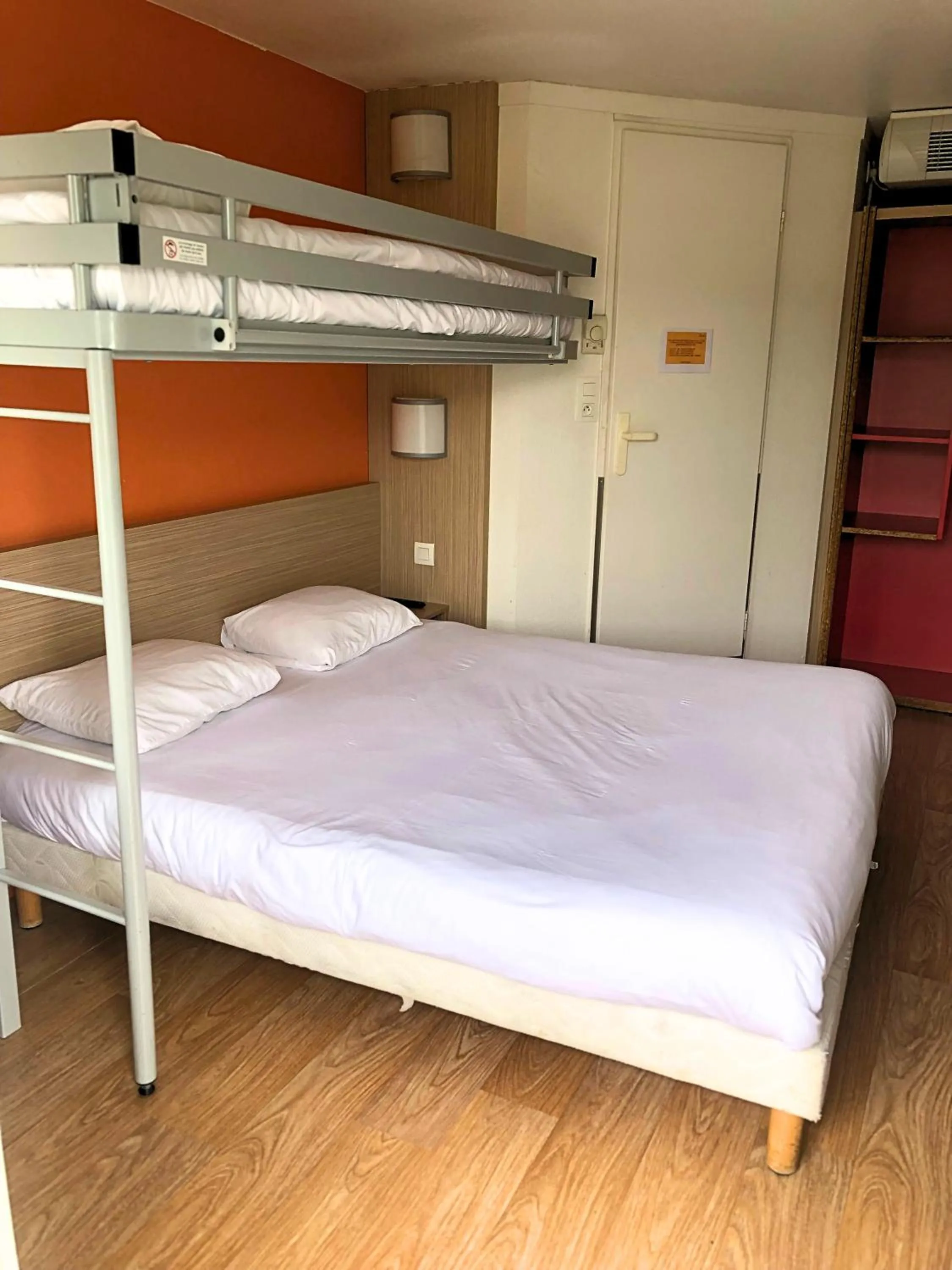 Bedroom, Bed in Première Classe Montélimar Nord - A7 sortie 17