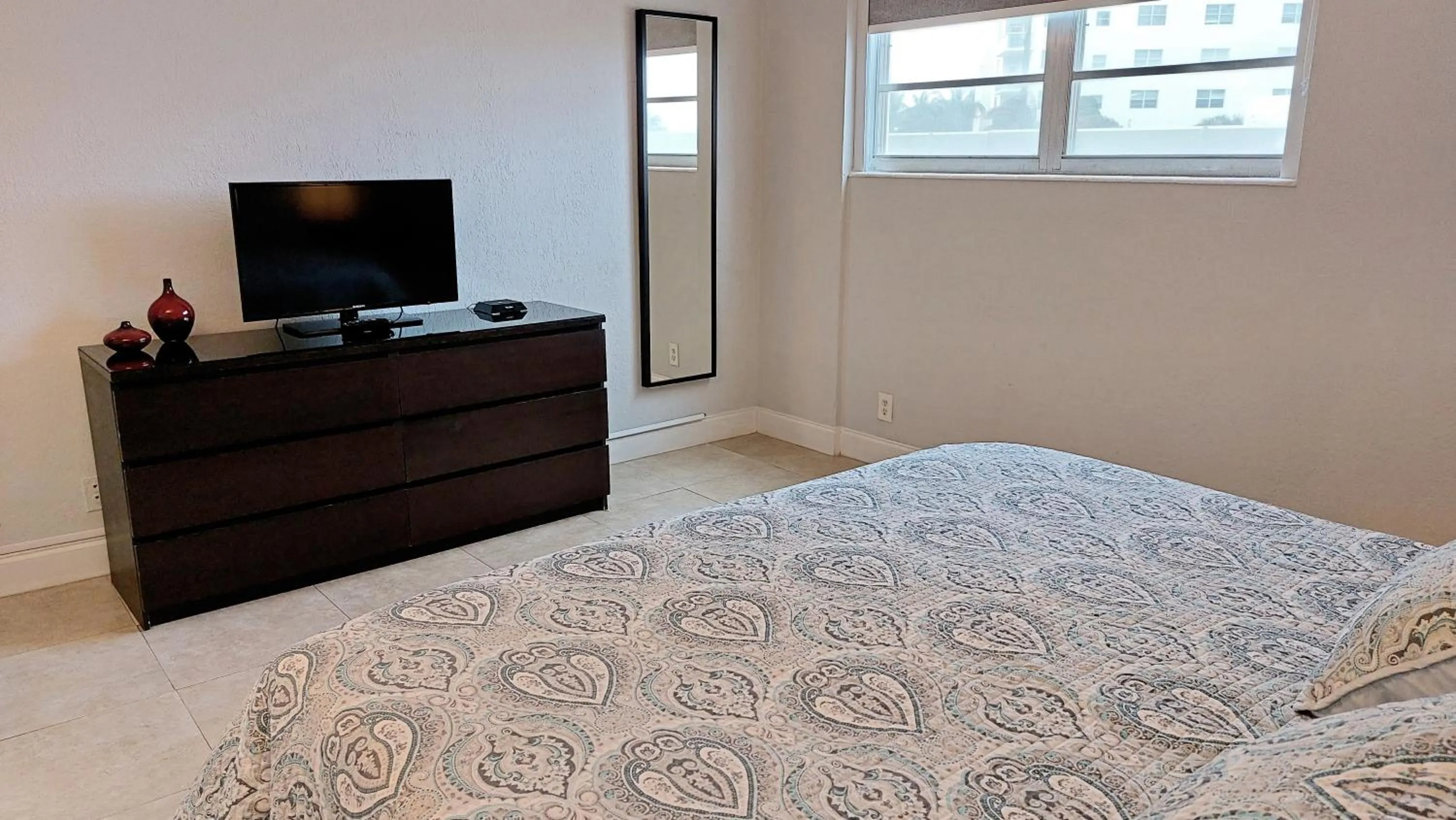 Bedroom, Bed in The Tides Apartments on the beach