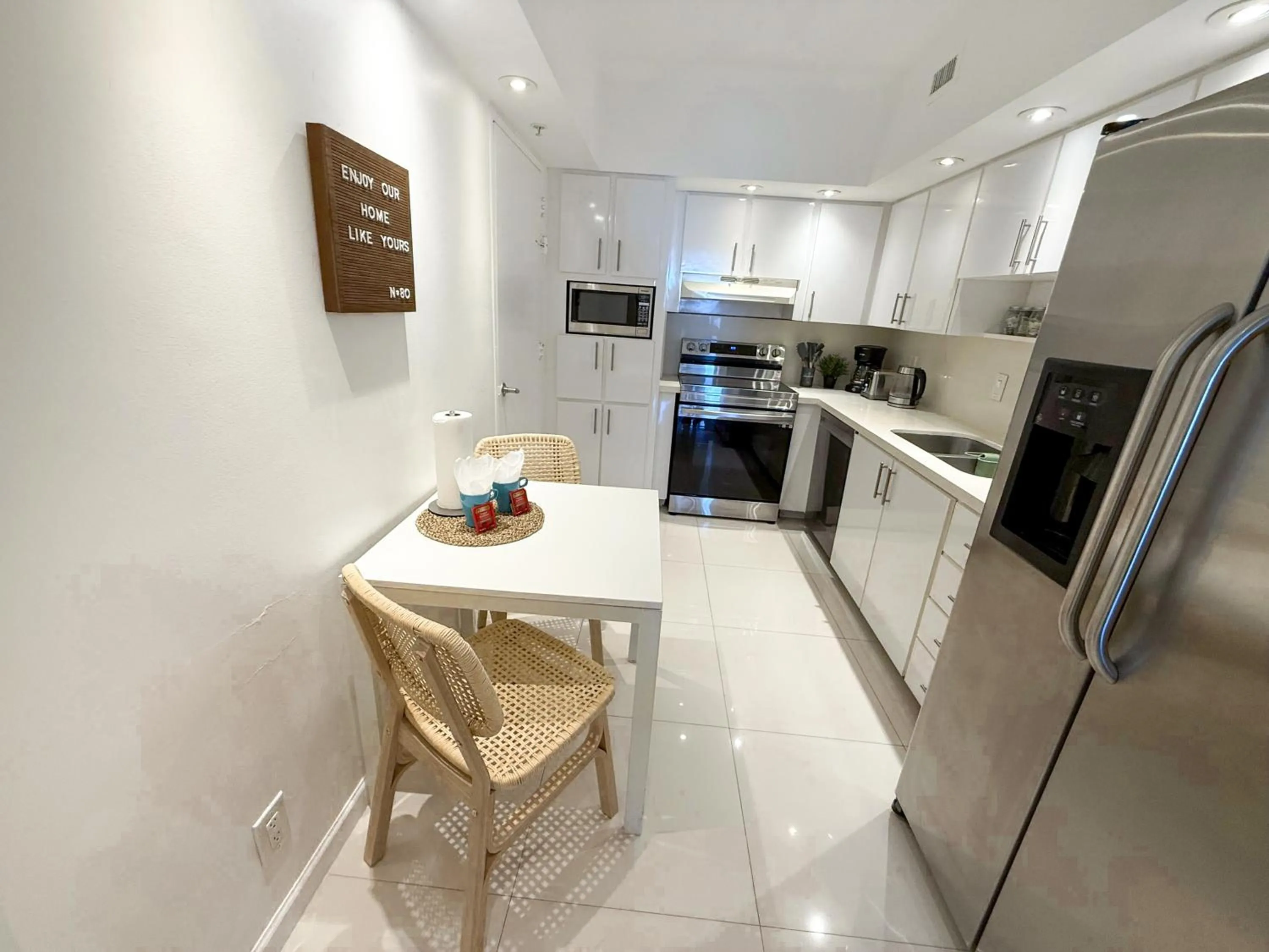 Kitchen or kitchenette in The Tides Apartments on the beach