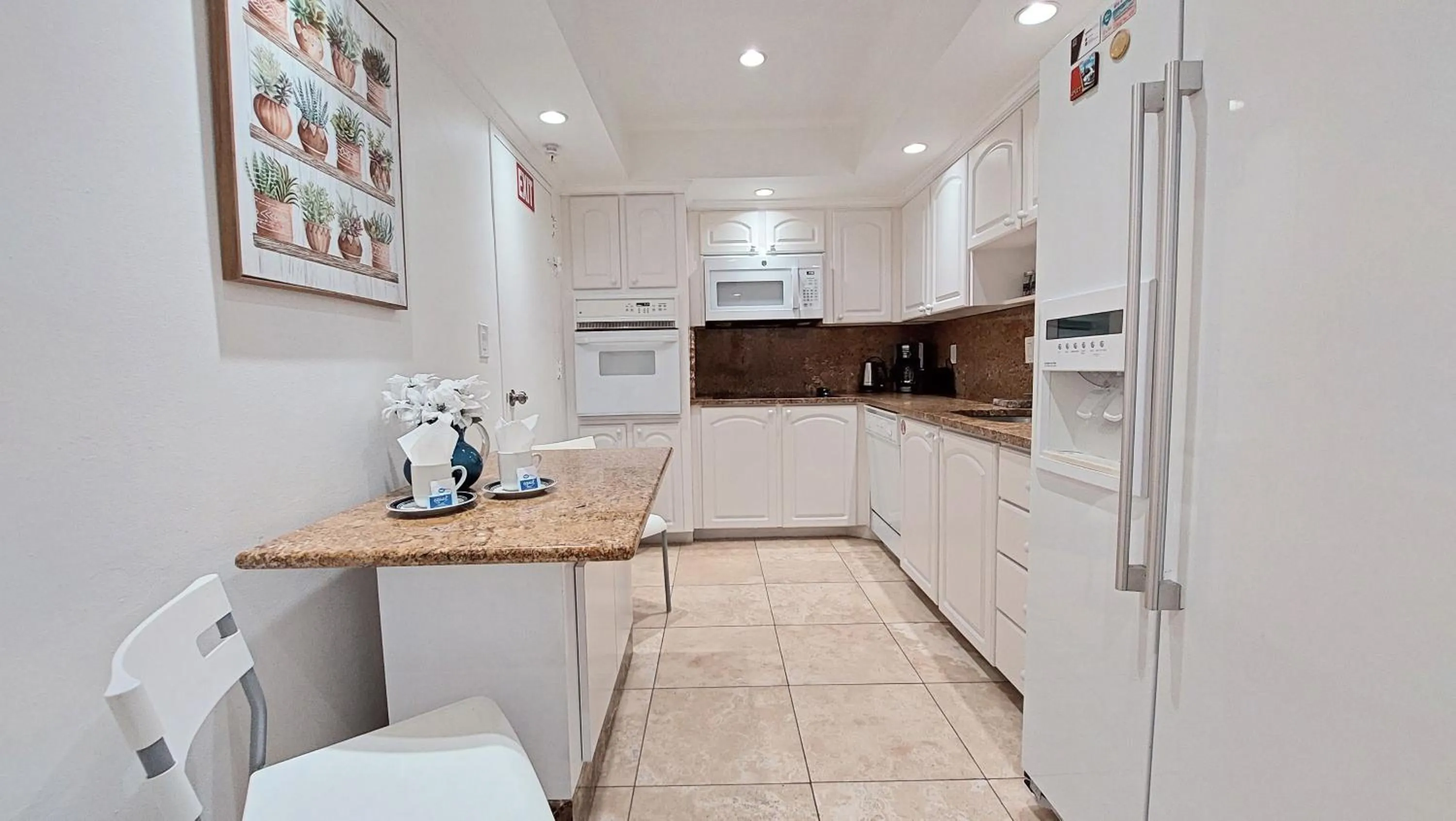 Kitchen or kitchenette in The Tides Apartments on the beach