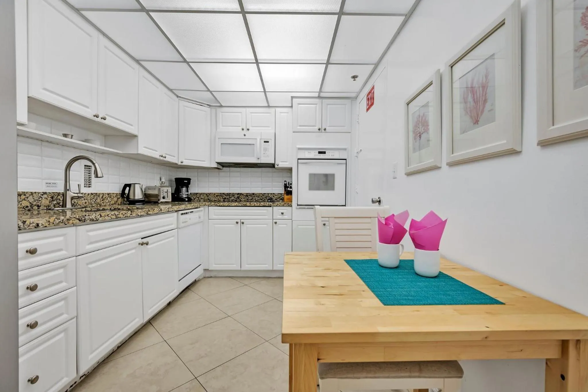 Kitchen or kitchenette in The Tides Apartments on the beach