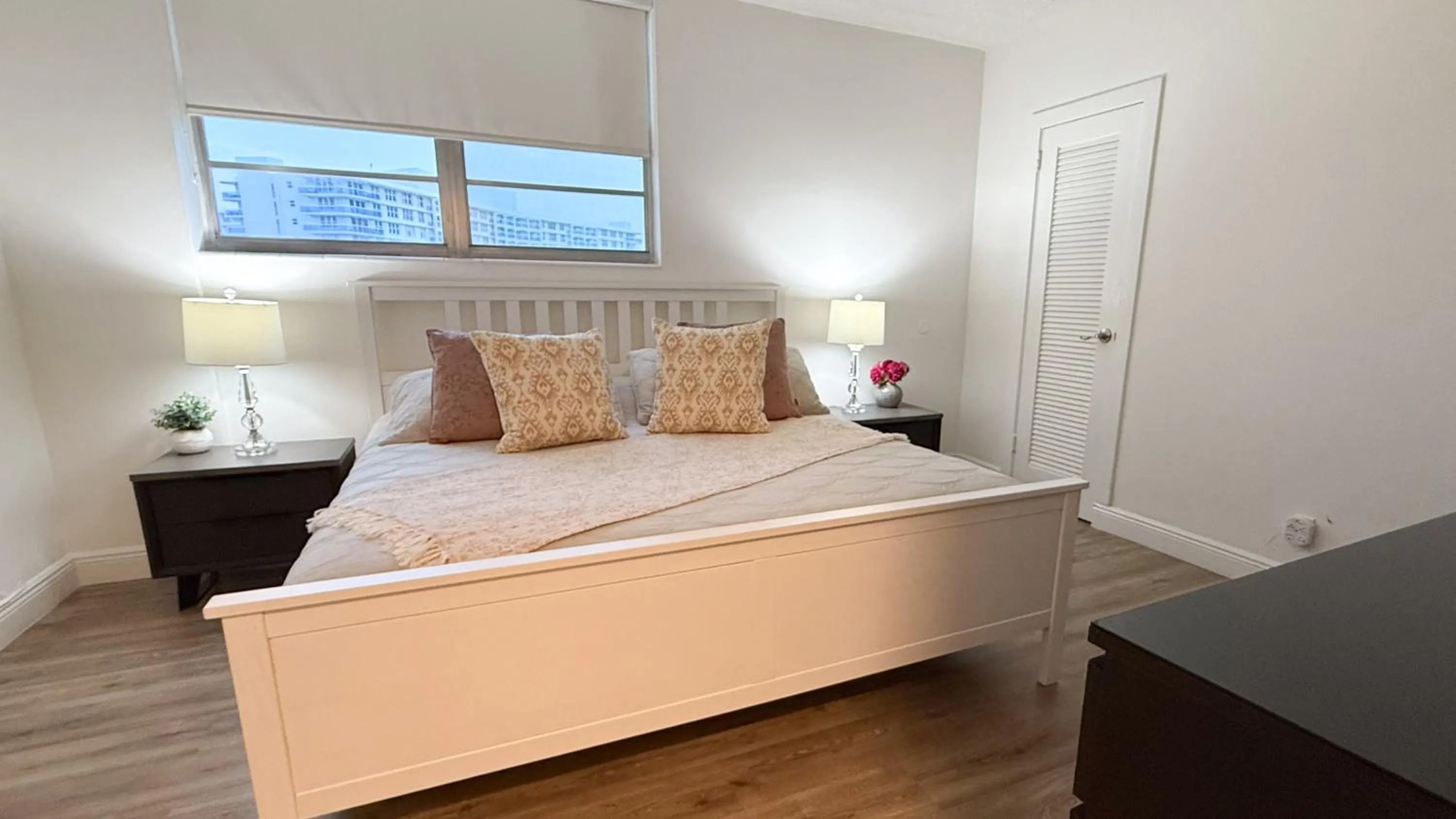 Bedroom, Bed in The Tides Apartments on the beach