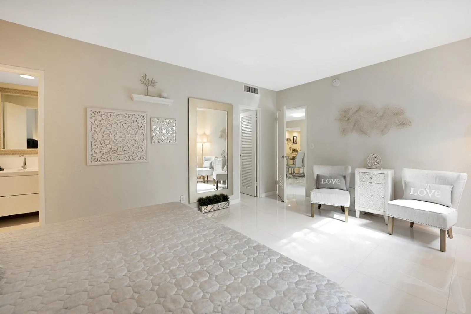 Bedroom, Bed in The Tides Apartments on the beach