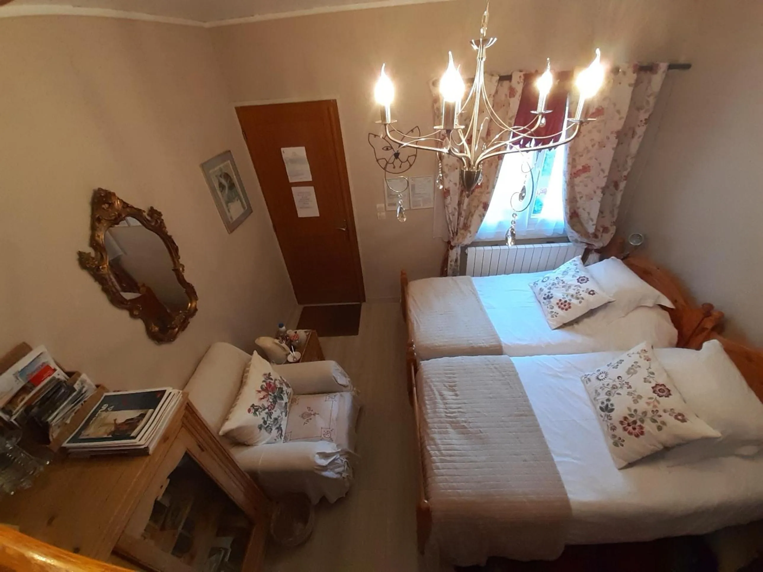 Bedroom, Bed in Les Alouettes B&B