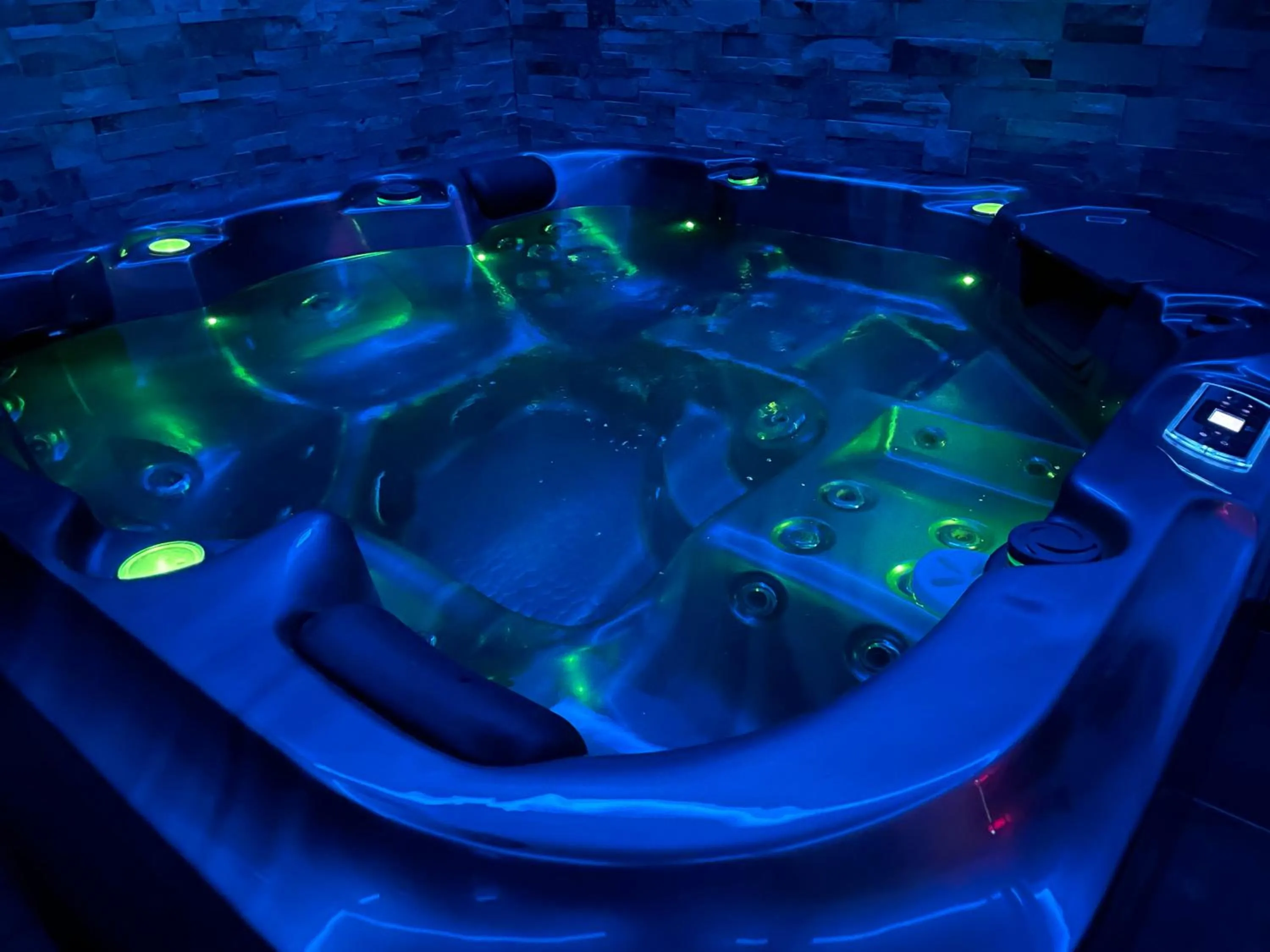 Hot Tub in Residence Pasteur Angouleme