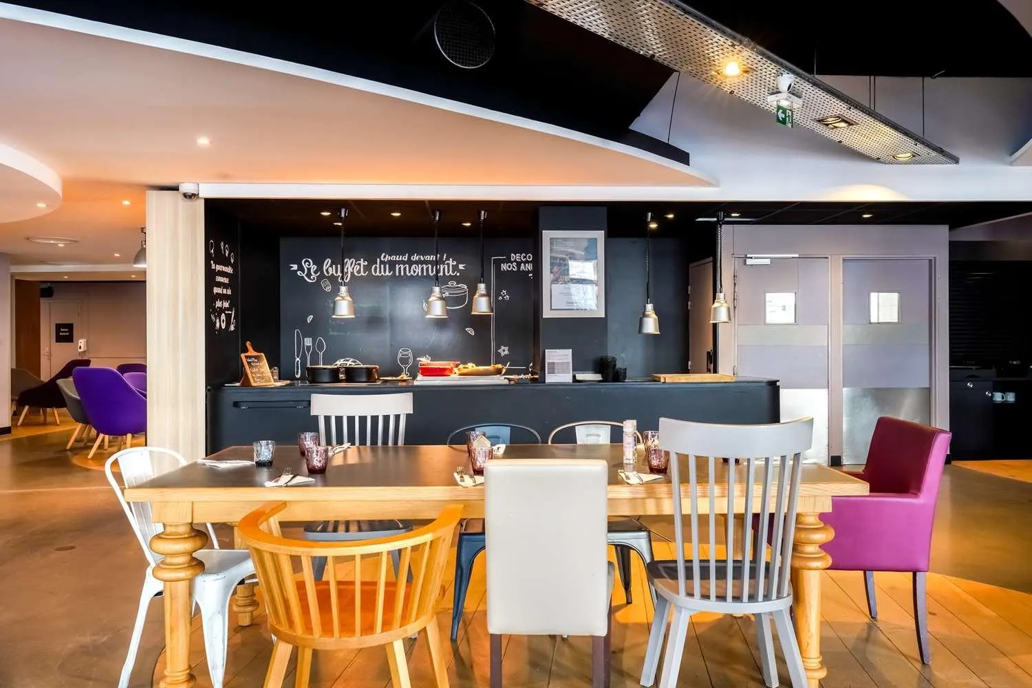 Restaurant/places to eat in Première Classe Paris Ouest - Pont de Suresnes