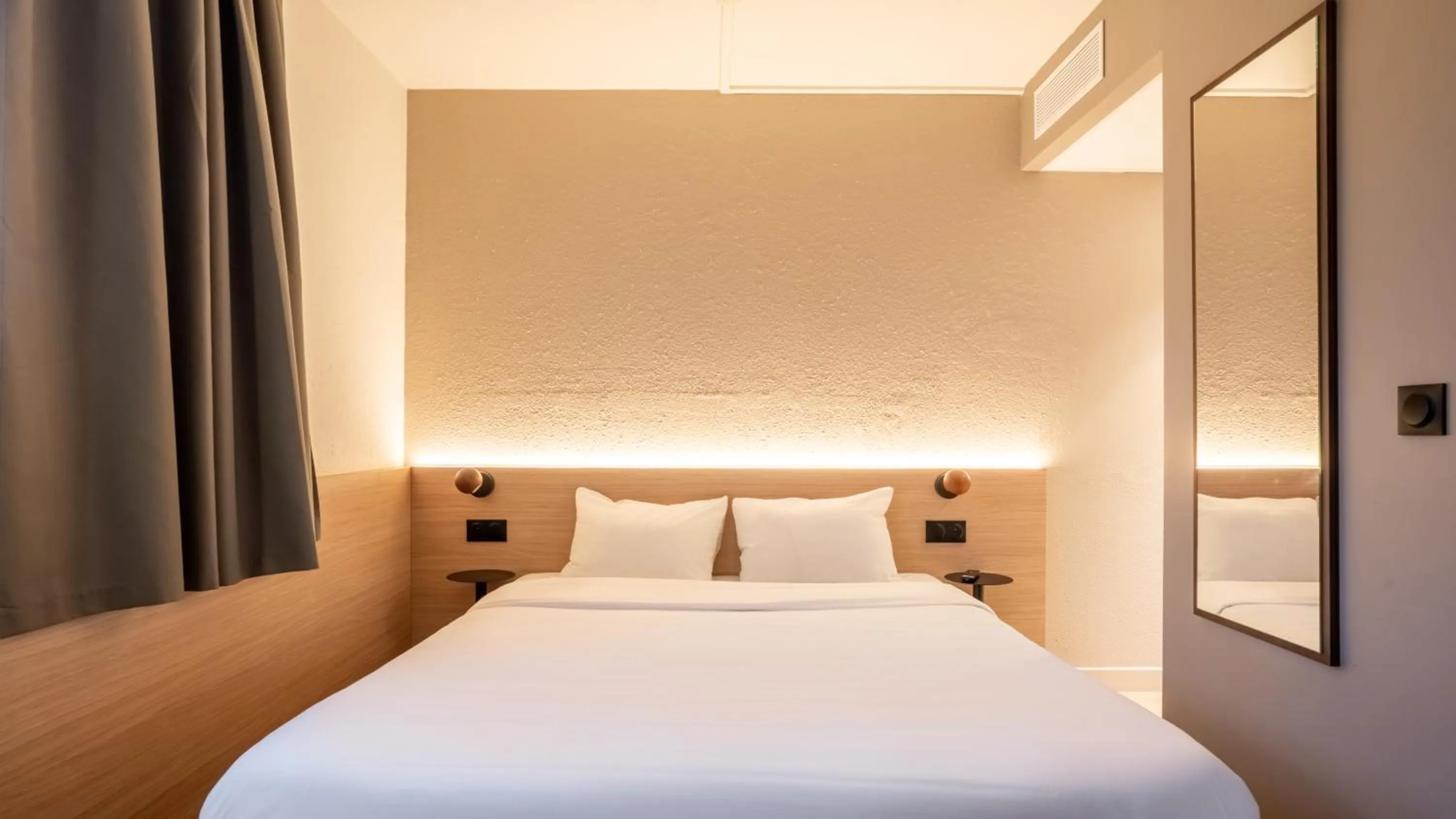 Photo of the whole room, Bed in Première Classe Paris Ouest - Pont de Suresnes