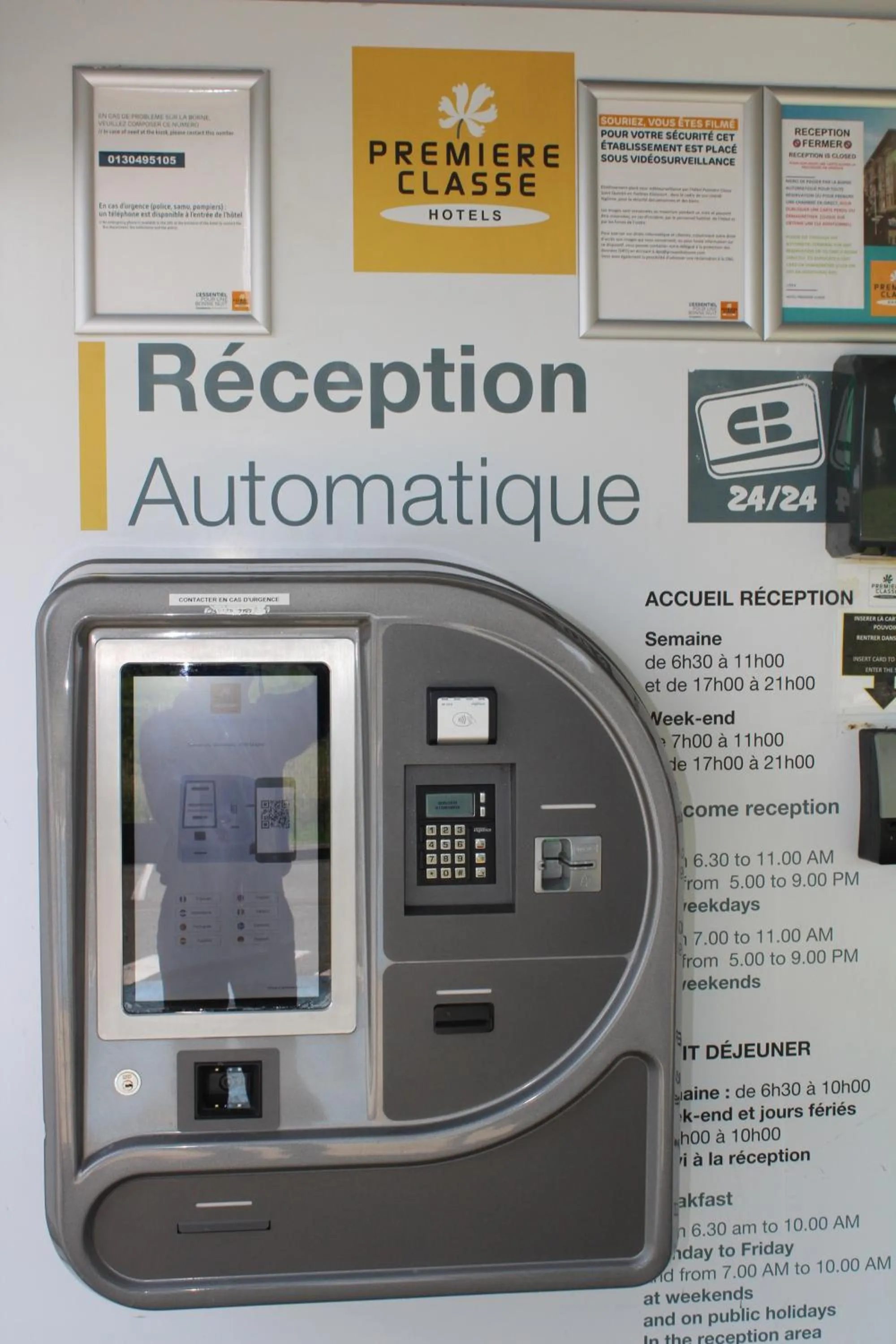 Lobby or reception in Premiere Classe St Quentin en Yvelines Elancourt