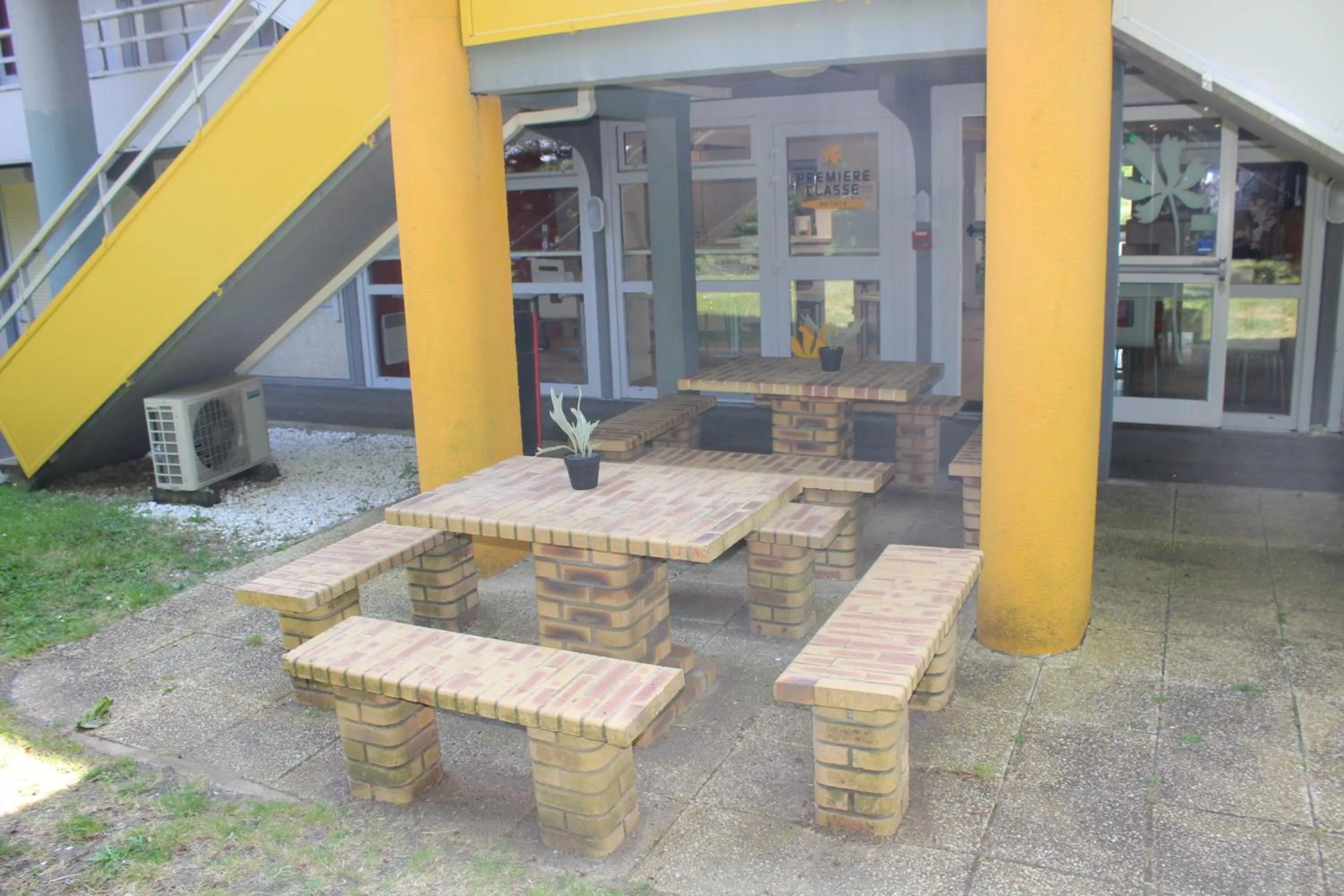 Patio in Premiere Classe St Quentin en Yvelines Elancourt