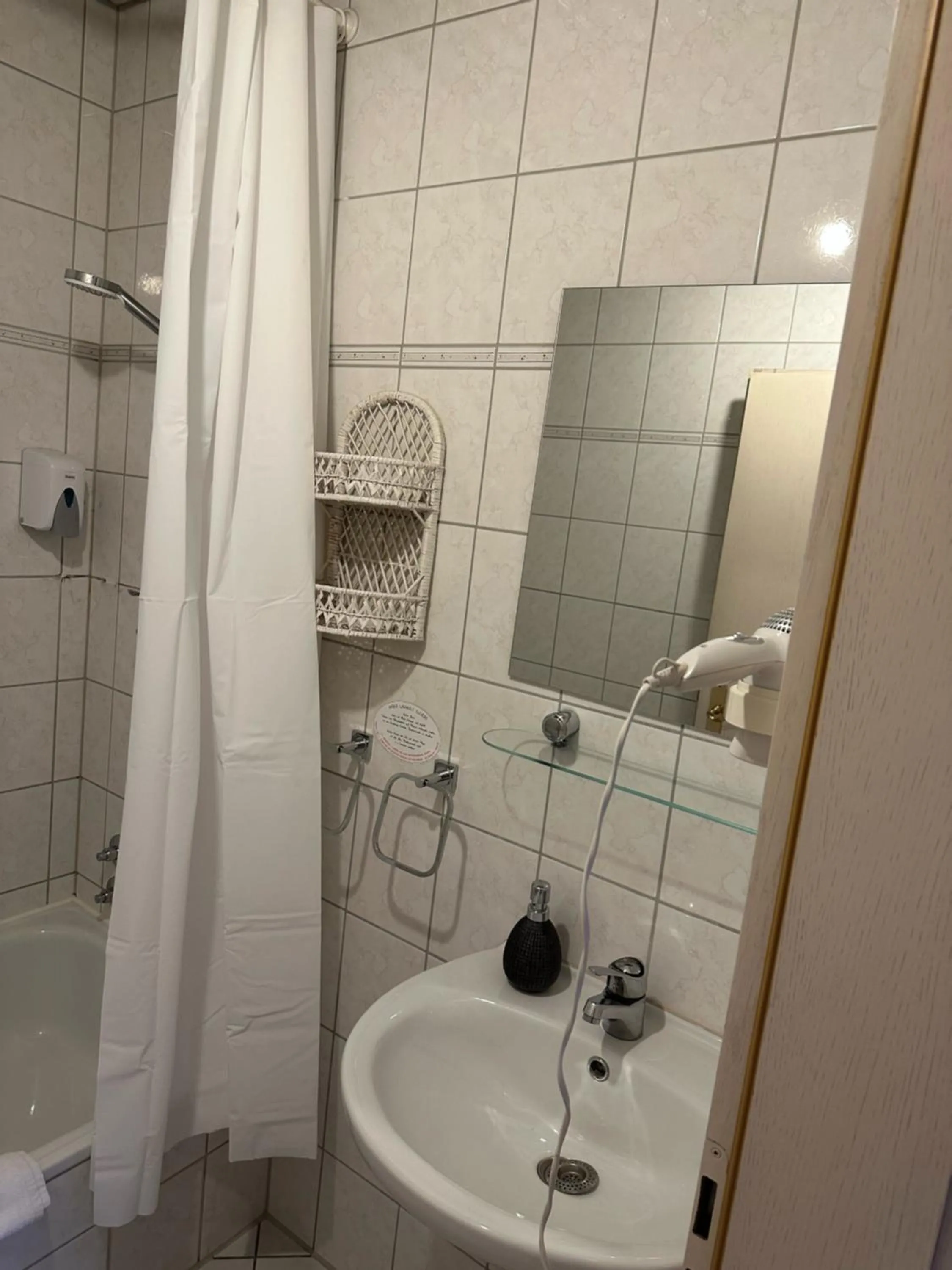 Shower in Hotel "dream in" Heiligenhaus