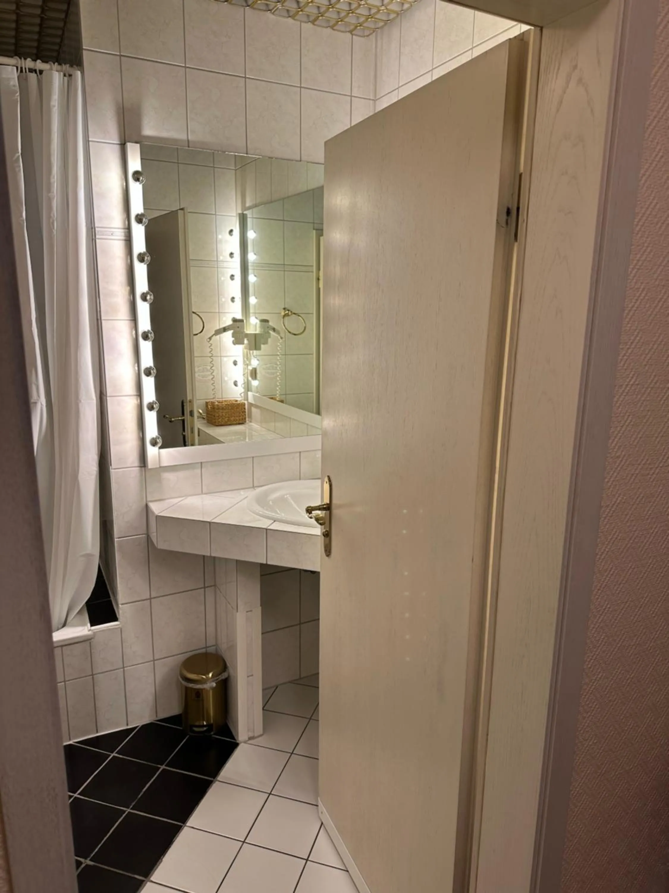 Shower in Hotel "dream in" Heiligenhaus