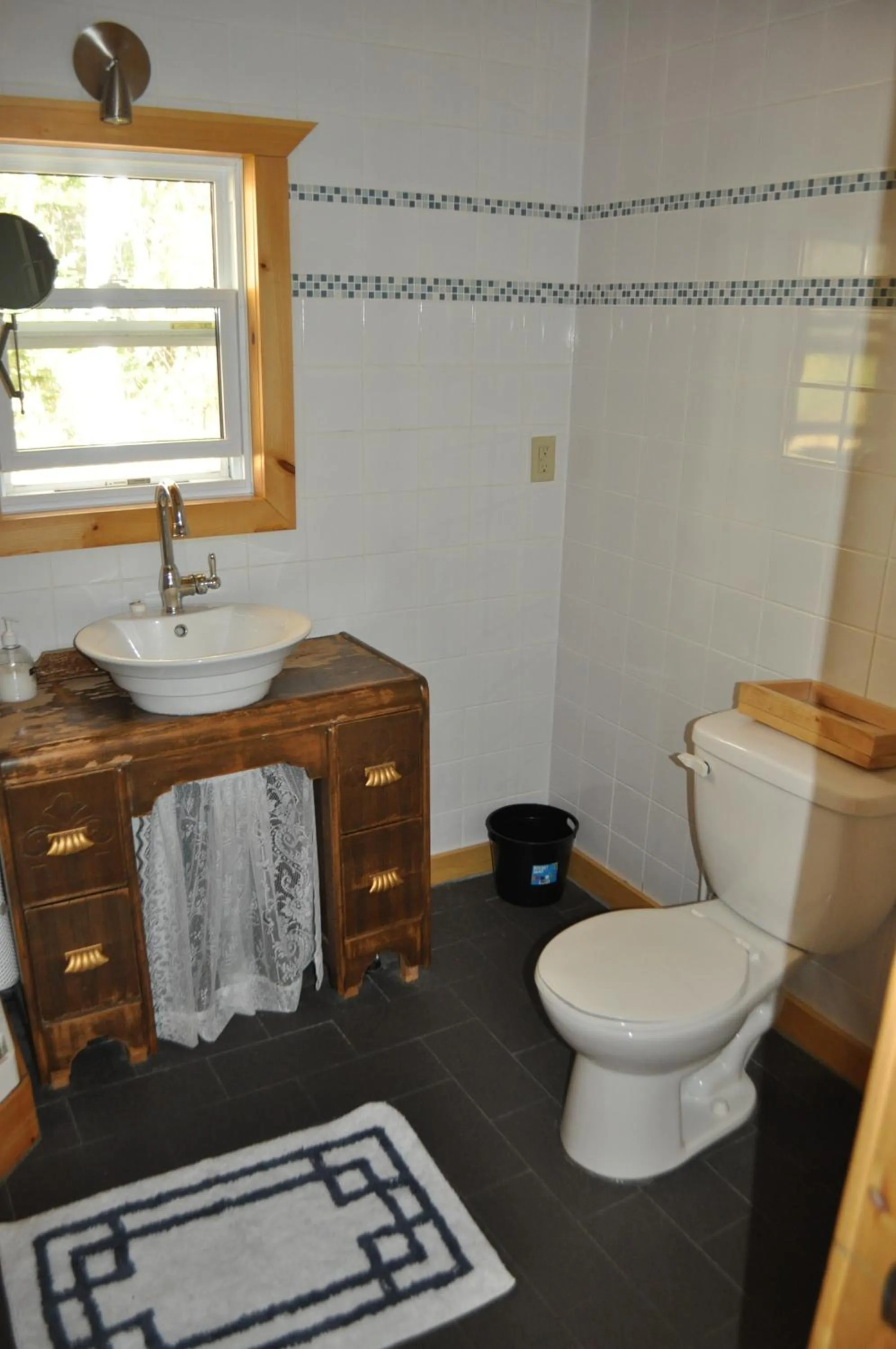 Bathroom in The Sleeping Moose Cottage