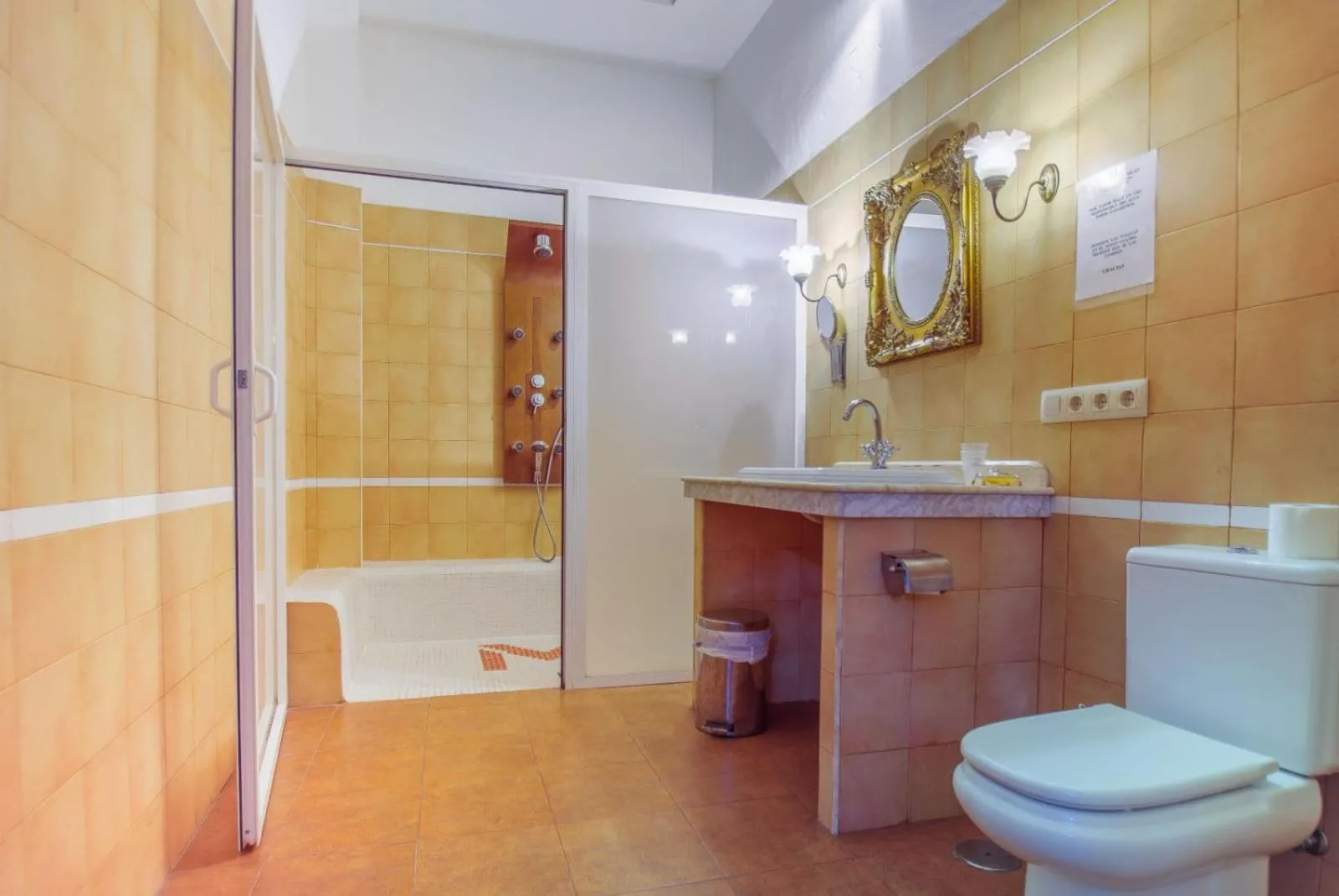 Hostal Nuevo Milán I