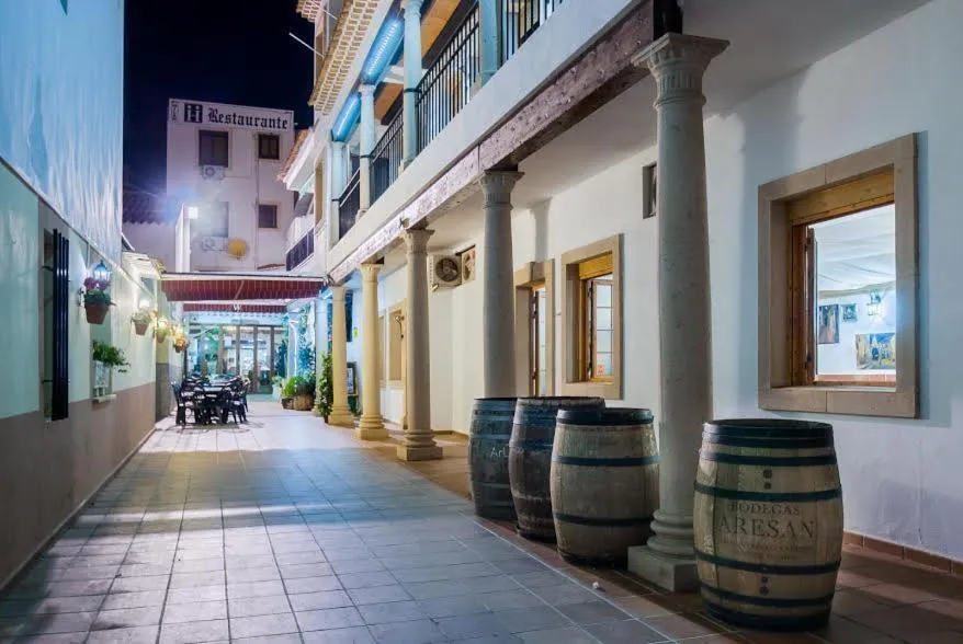 Property building in Hostal Nuevo Milán I