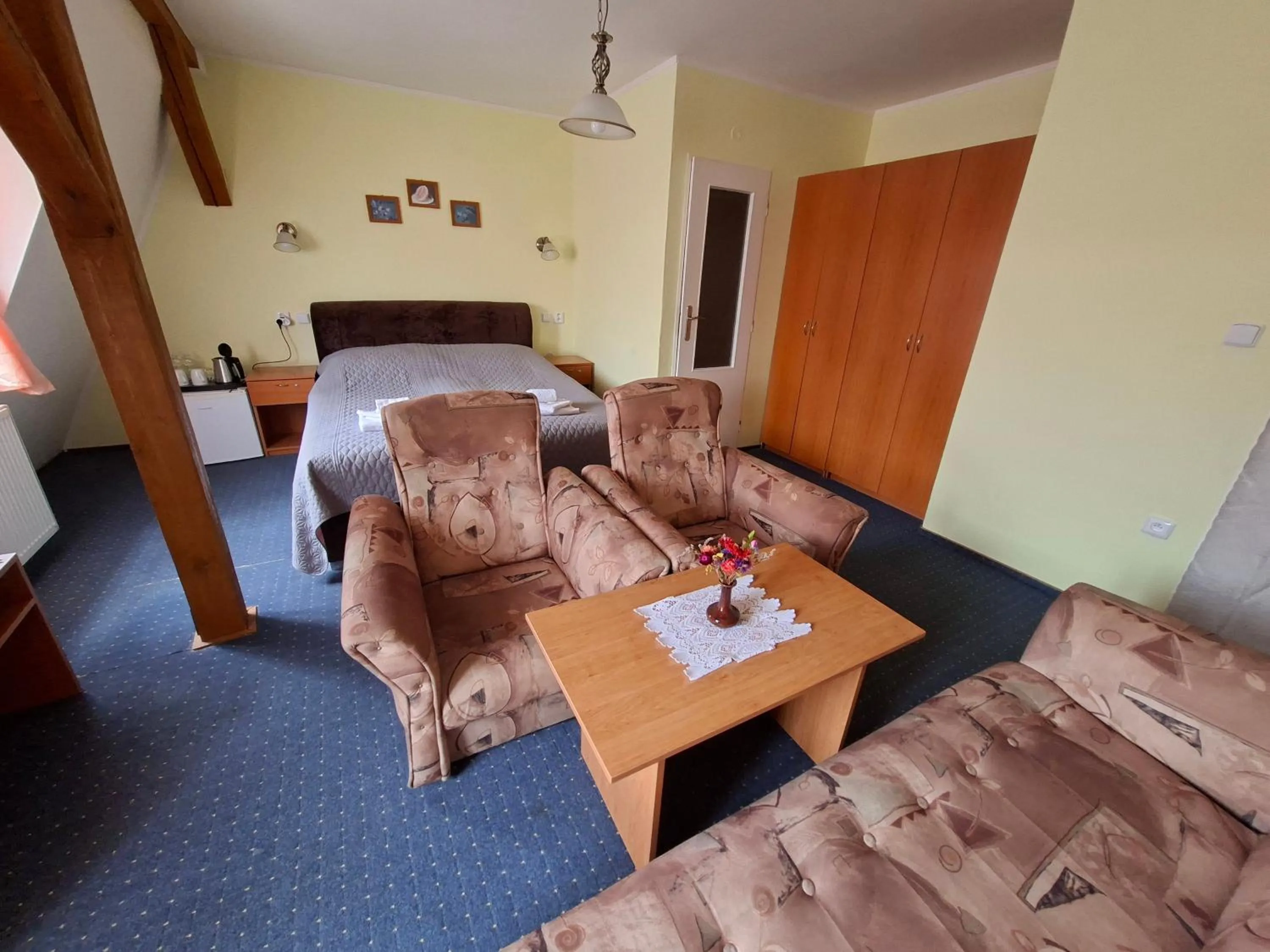 Photo of the whole room, Bed in Hotel Alster