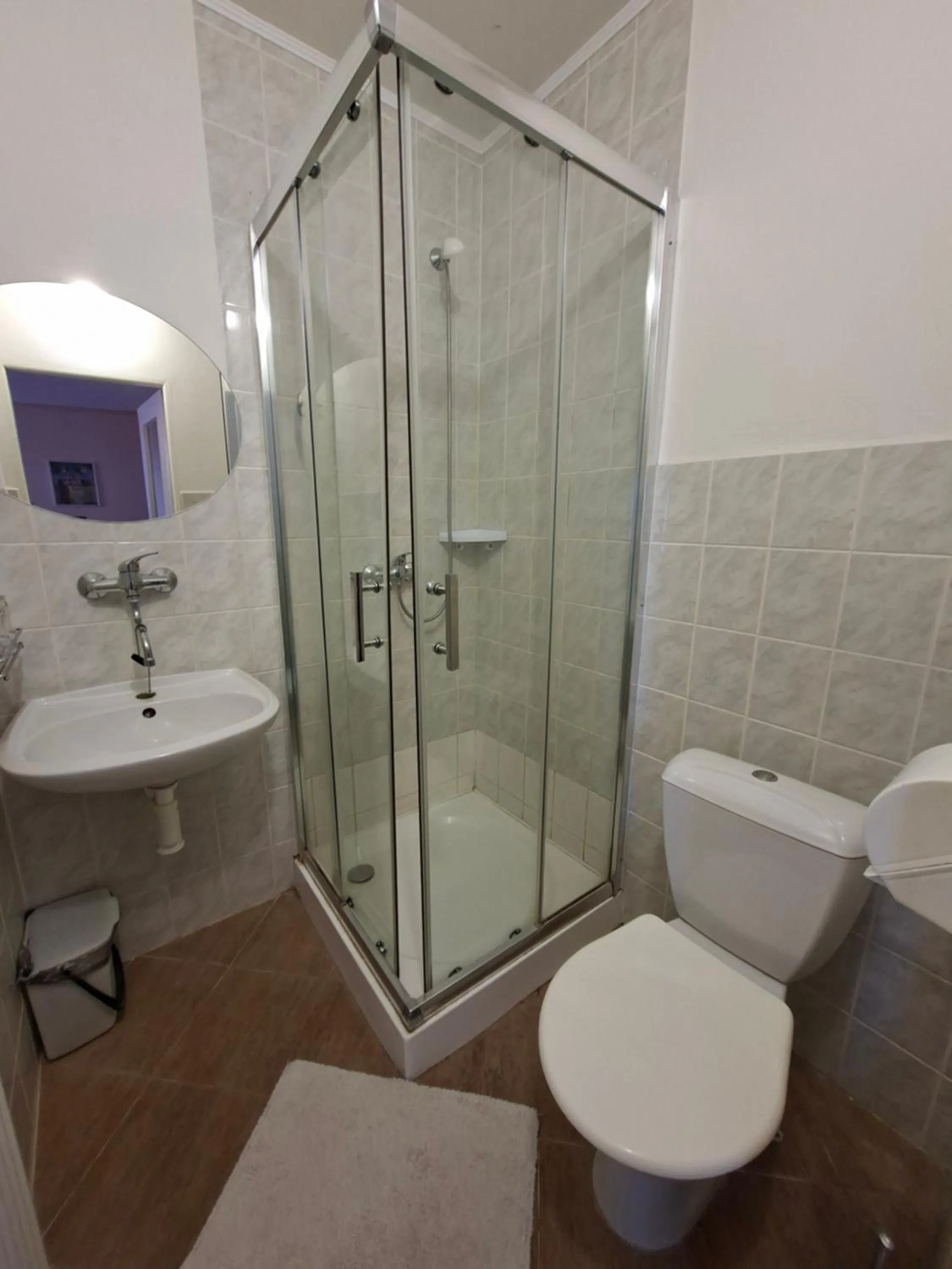 Shower in Hotel Alster